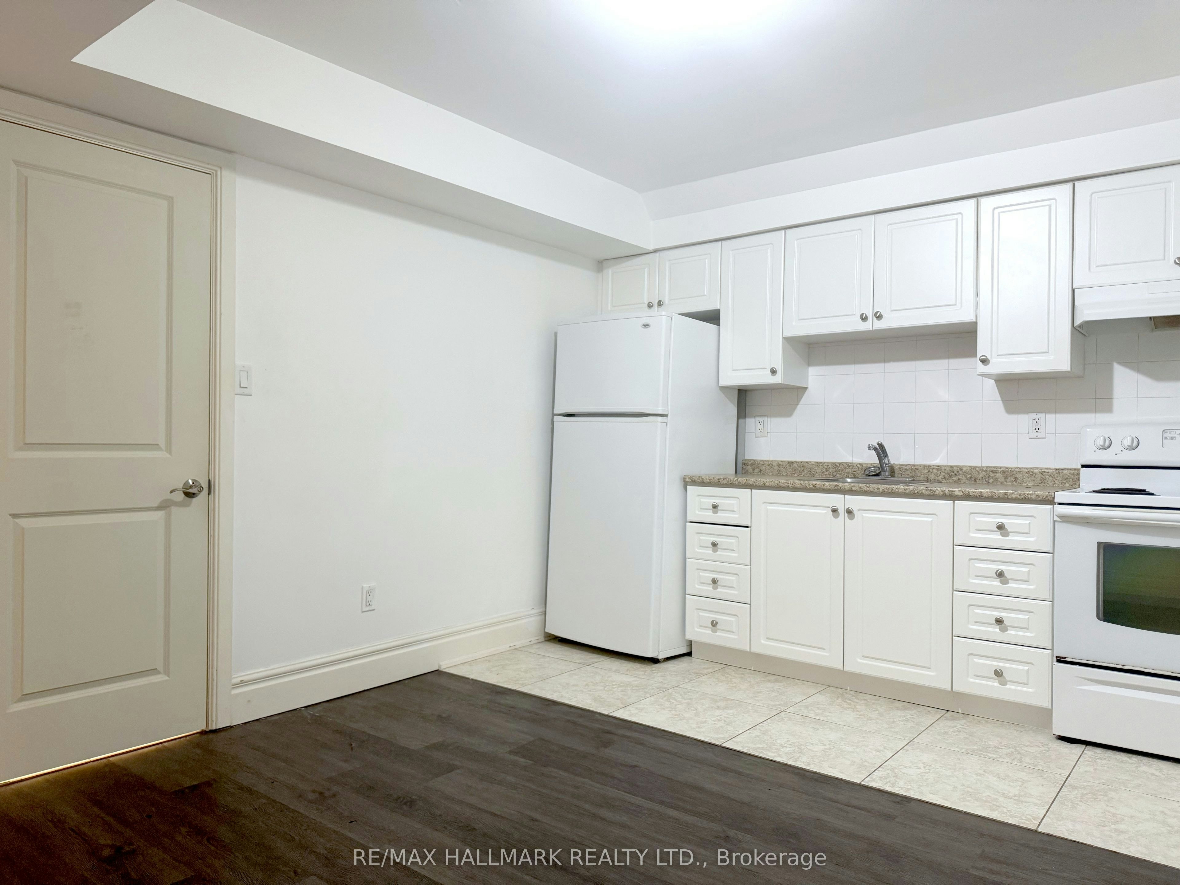 Basement 2-22 Roberta Drive, Toronto, ON, M6A 2J5 - 3