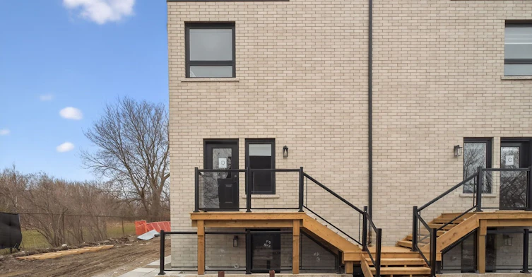 D-5 Hopperton Drive, Toronto, ON, M2L 2S5 - 2