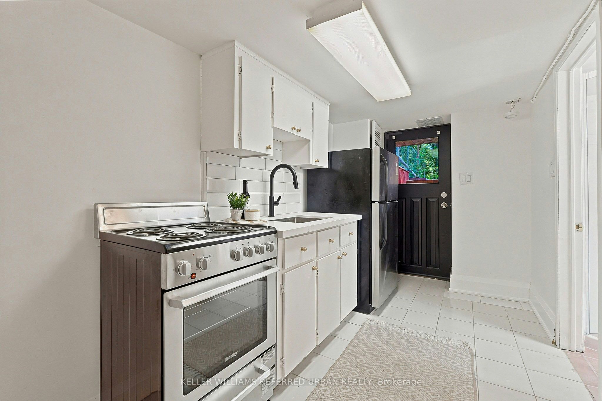 220 Westmount Avenue, Toronto, ON, M6E 3M8 - 21