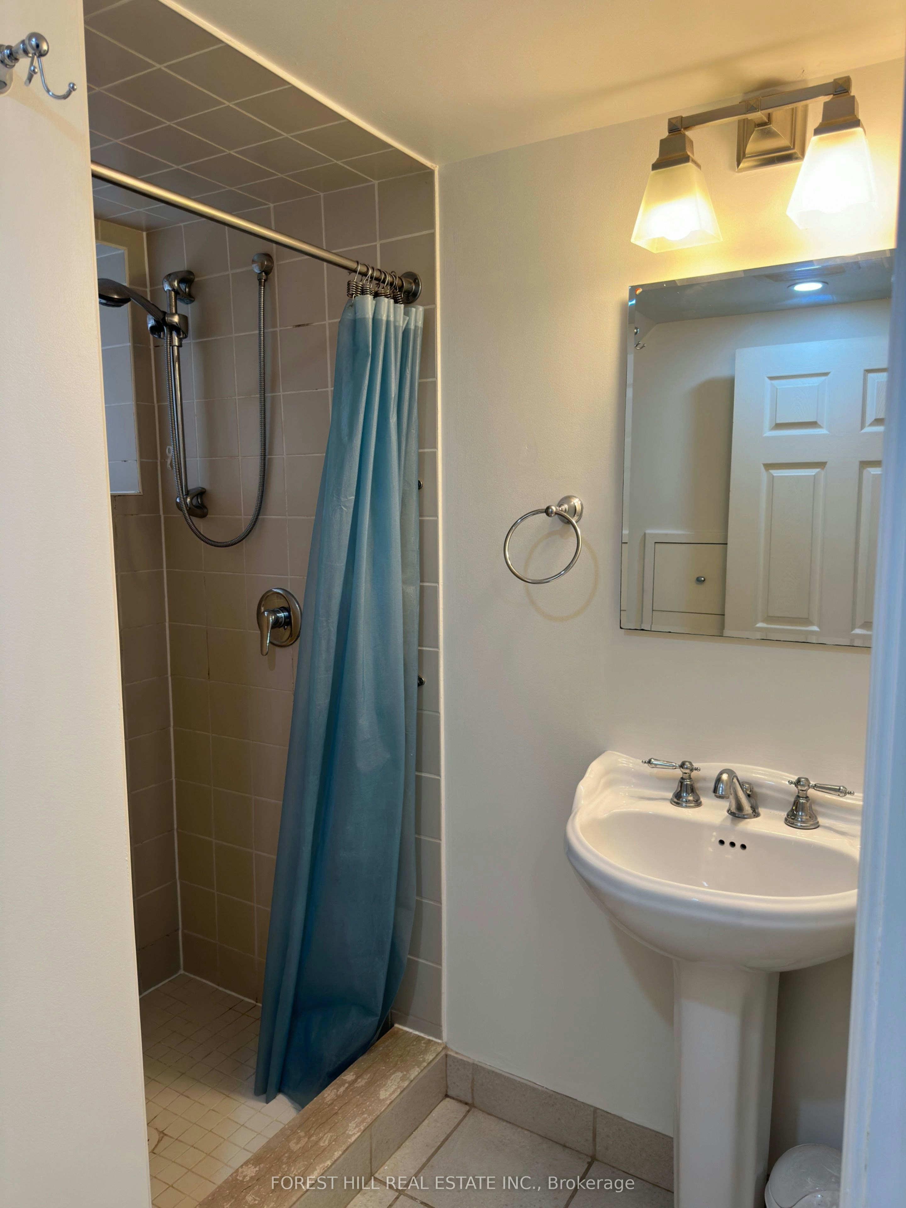 B1-105 Balmoral Avenue, Toronto, ON, M4V 1J5 - 11