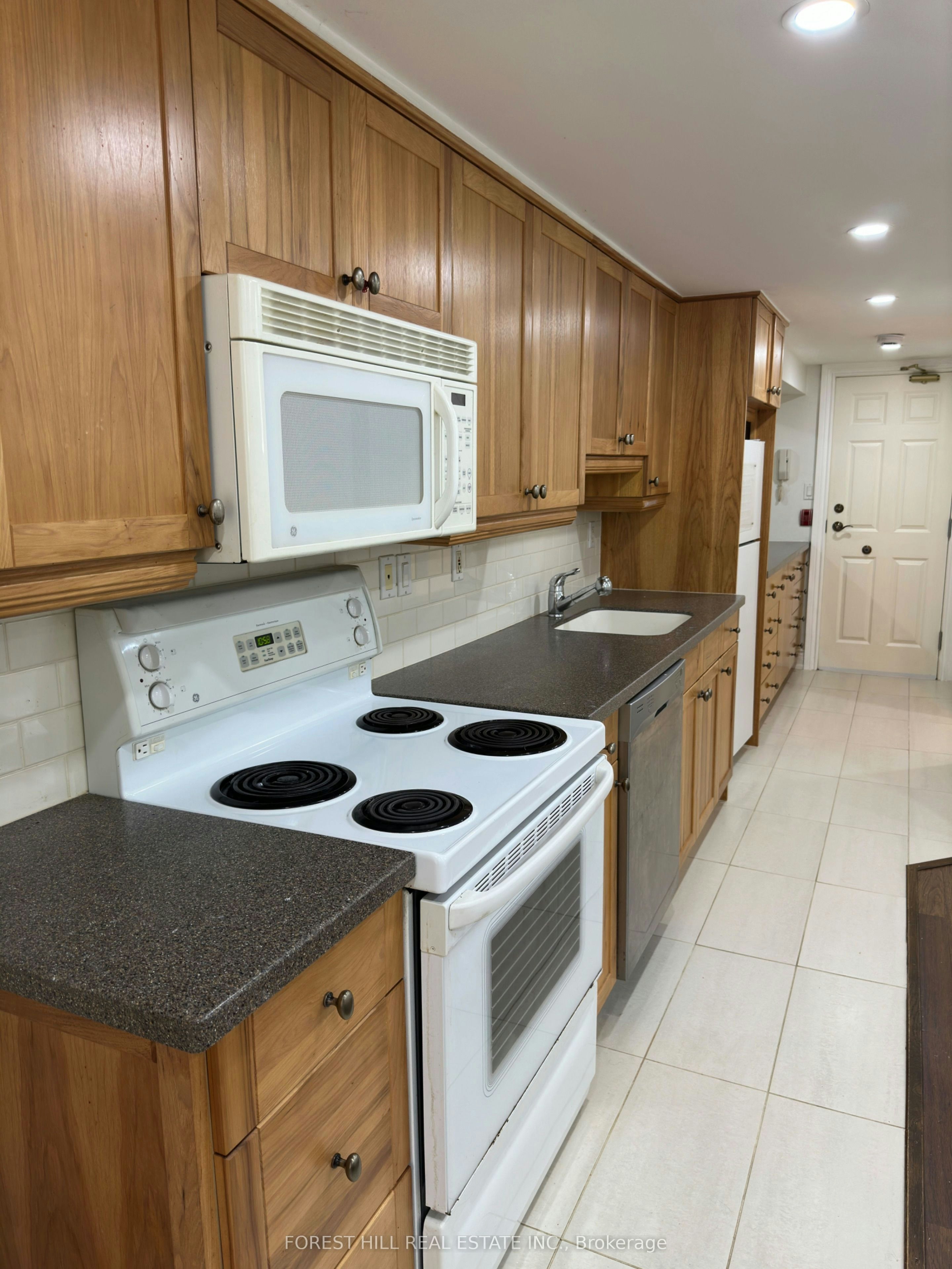 B1-105 Balmoral Avenue, Toronto, ON, M4V 1J5 - 3