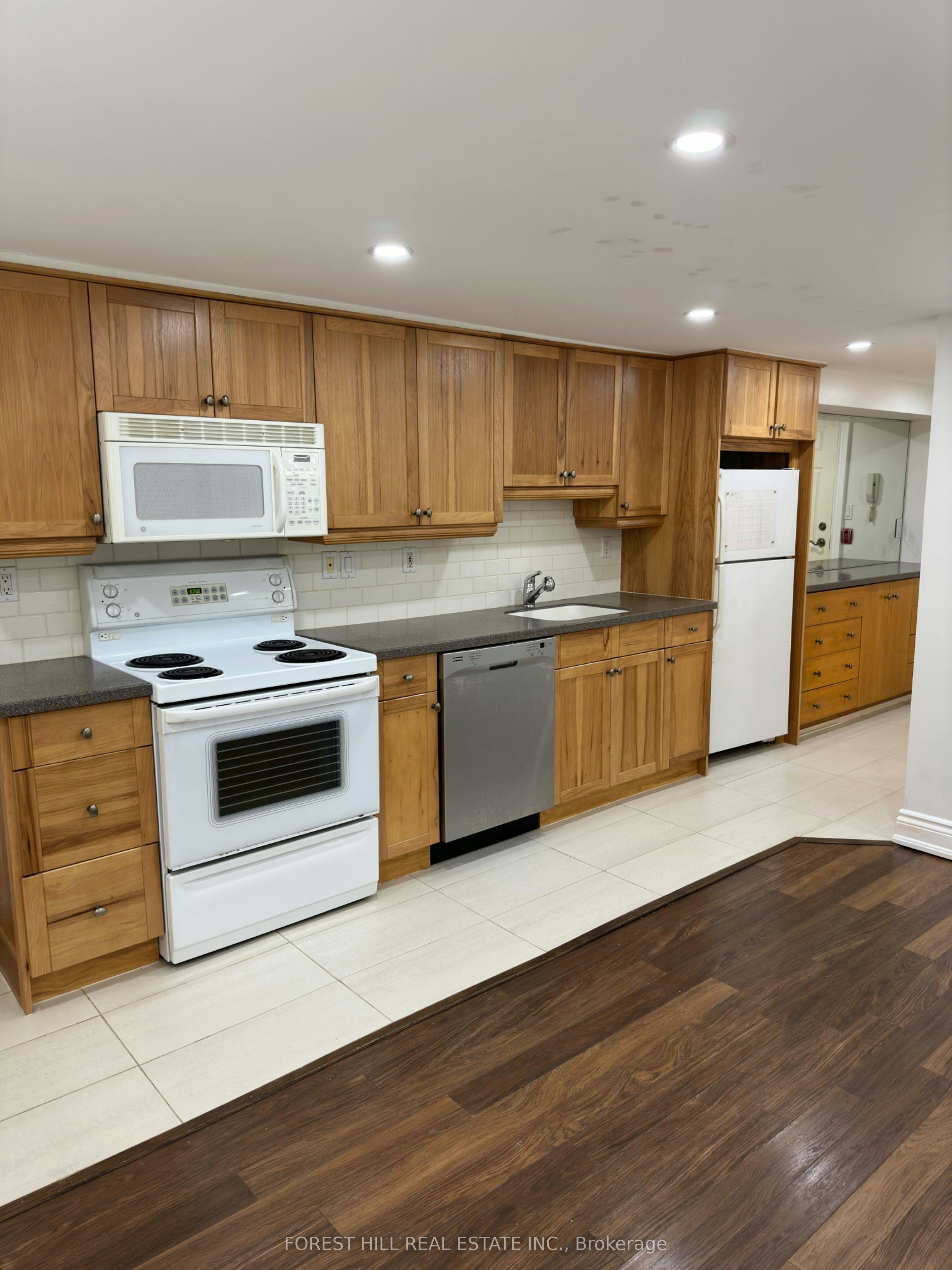 B1-105 Balmoral Avenue, Toronto, ON, M4V 1J5 - 2