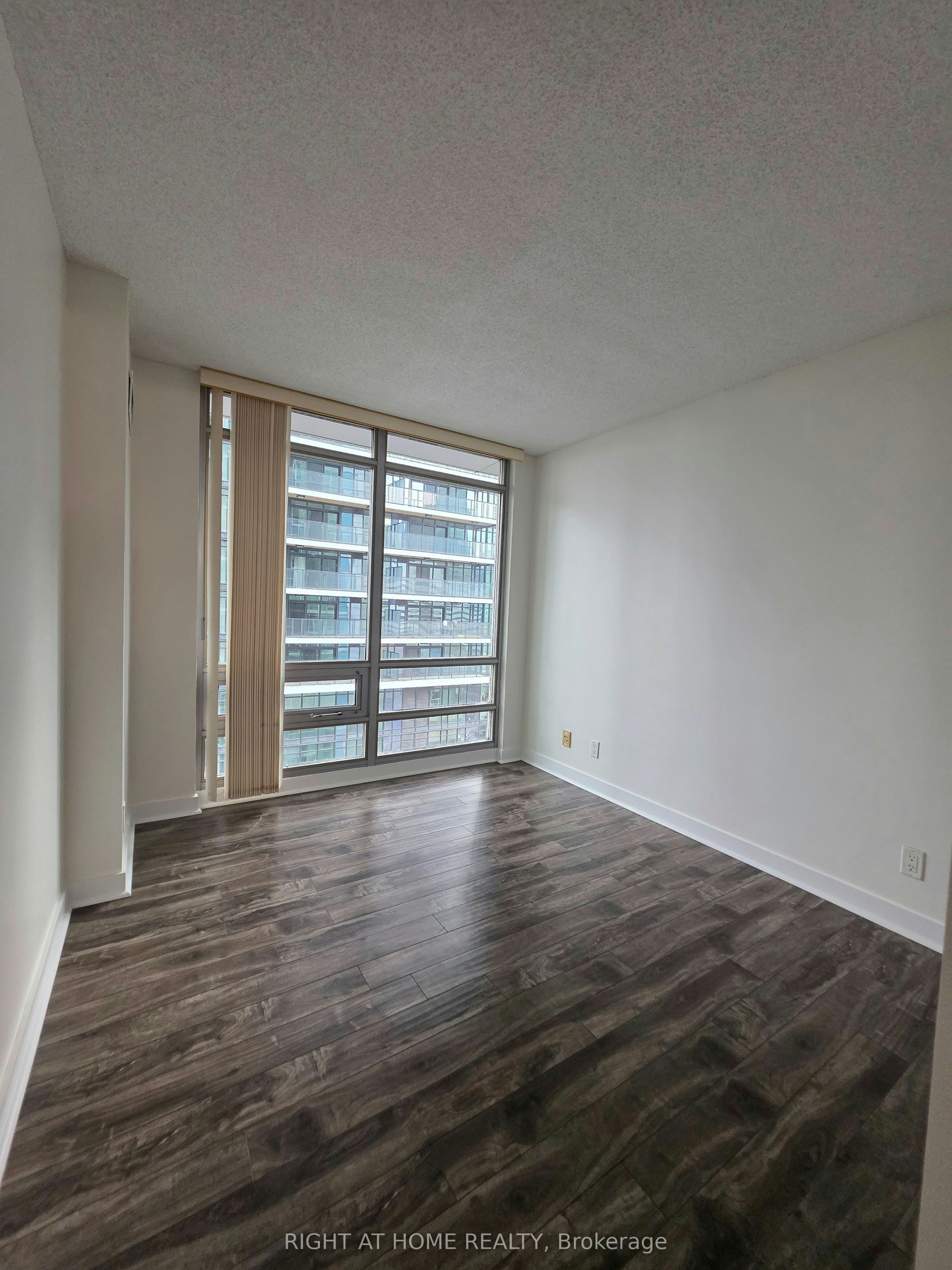 2108-81 Navy Wharf Court, Toronto, ON, M5V 3S2 - 3