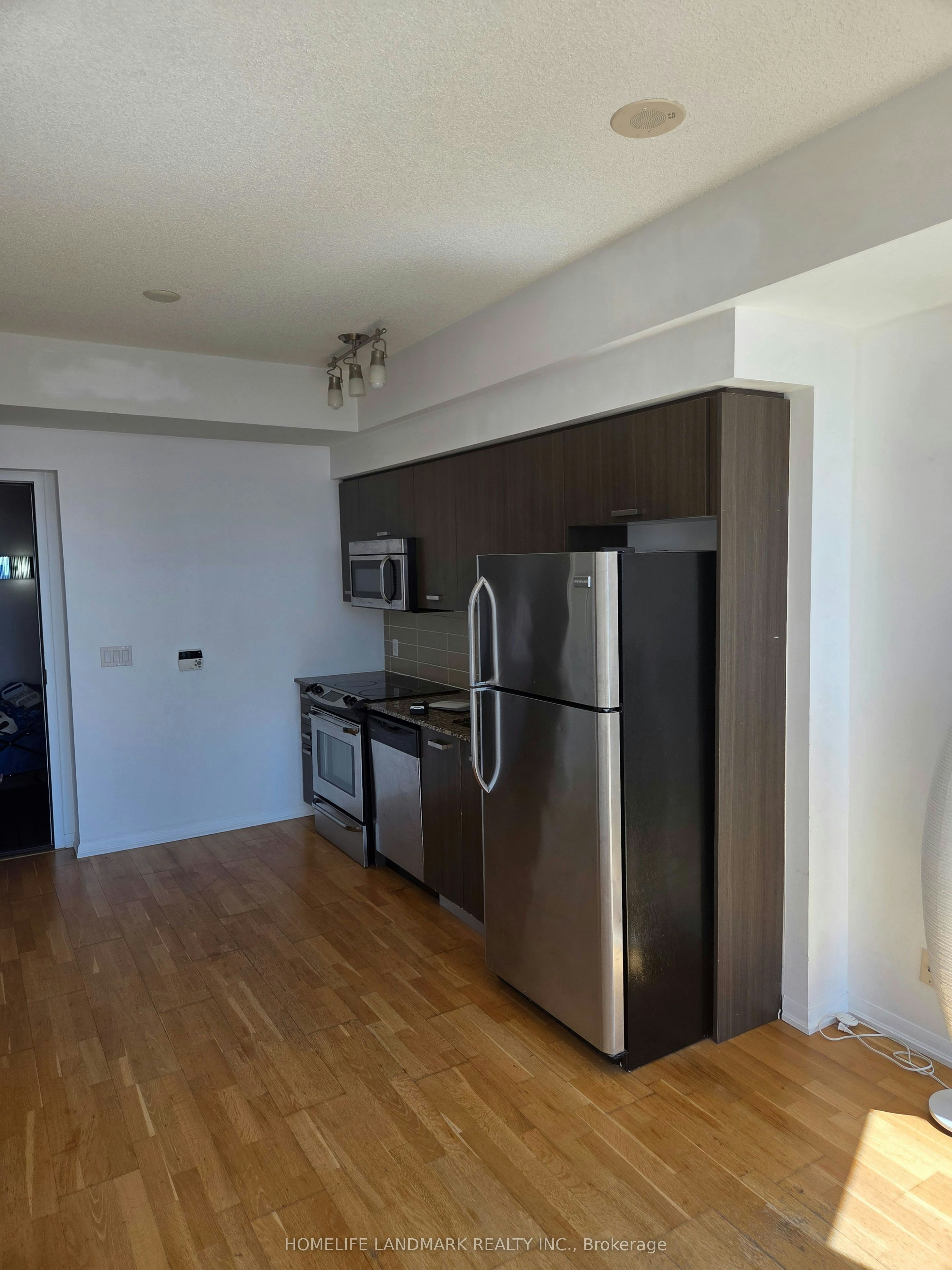 4209-832 Bay Street, Toronto, ON, M5S 1Z6 - 2