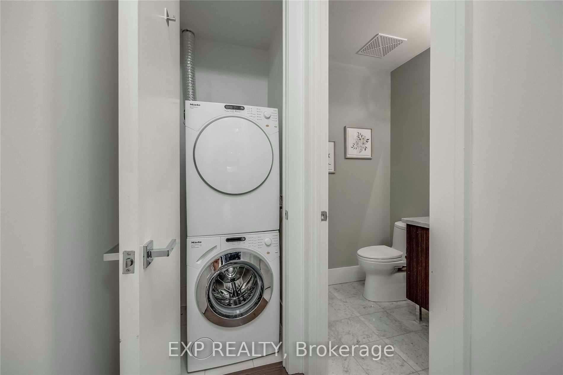 29 Queens Quay E, Toronto, ON, M5E 0A4 - 23