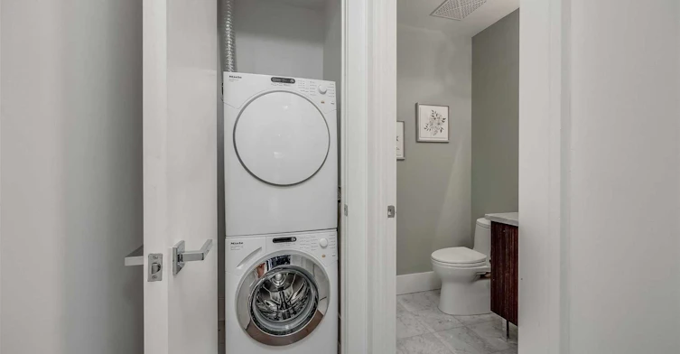29 Queens Quay E, Toronto, ON, M5E 0A4 - 23
