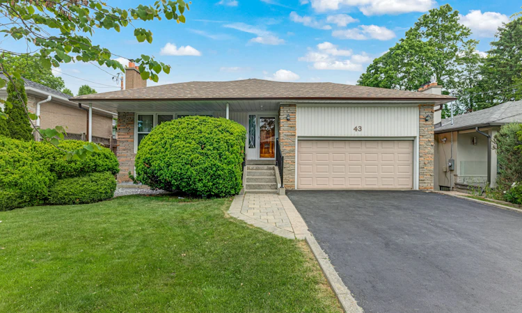 43 Viamede Crescent