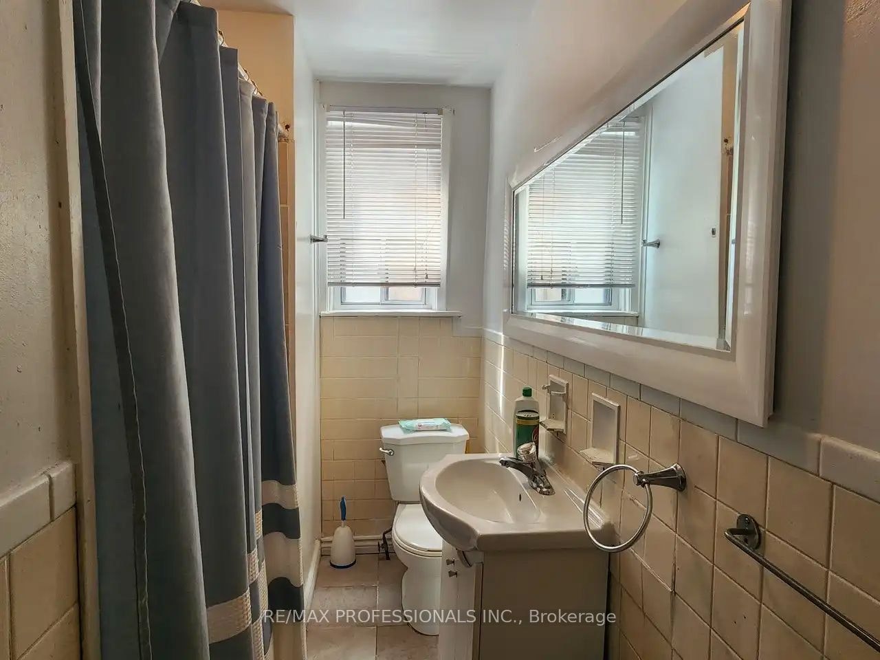 MAIN LEVEL-150 Robert Street, Toronto, ON, M5S 2K3 - 8