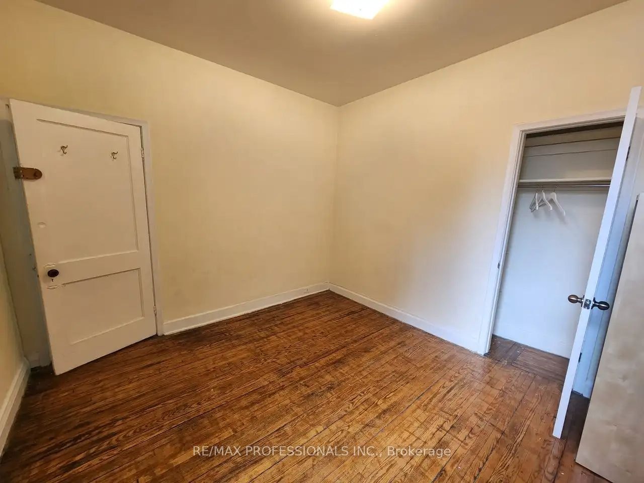 MAIN LEVEL-150 Robert Street, Toronto, ON, M5S 2K3 - 4