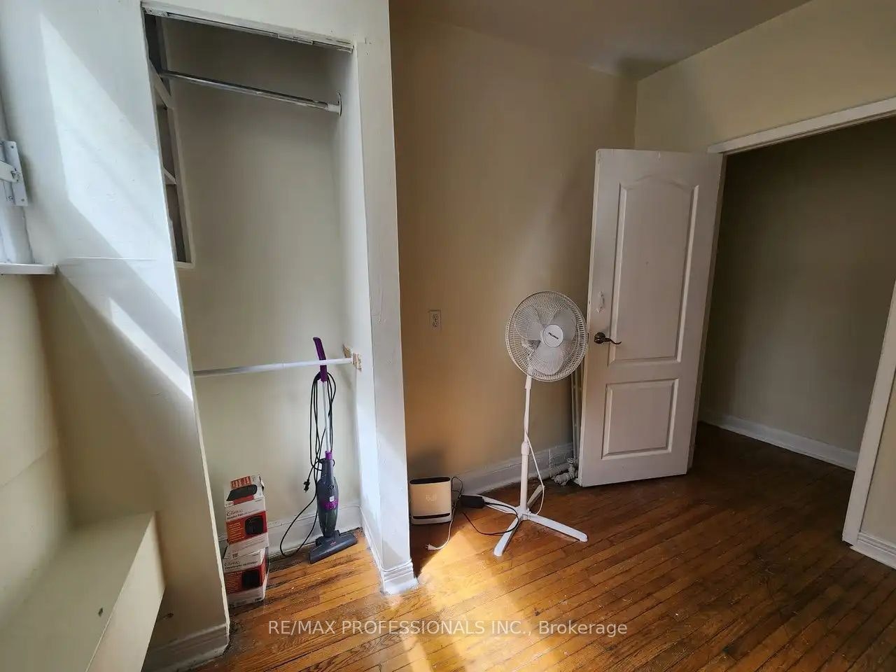 MAIN LEVEL-150 Robert Street, Toronto, ON, M5S 2K3 - 11