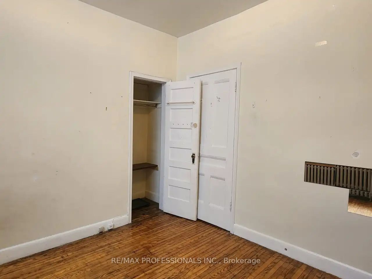 MAIN LEVEL-150 Robert Street, Toronto, ON, M5S 2K3 - 6