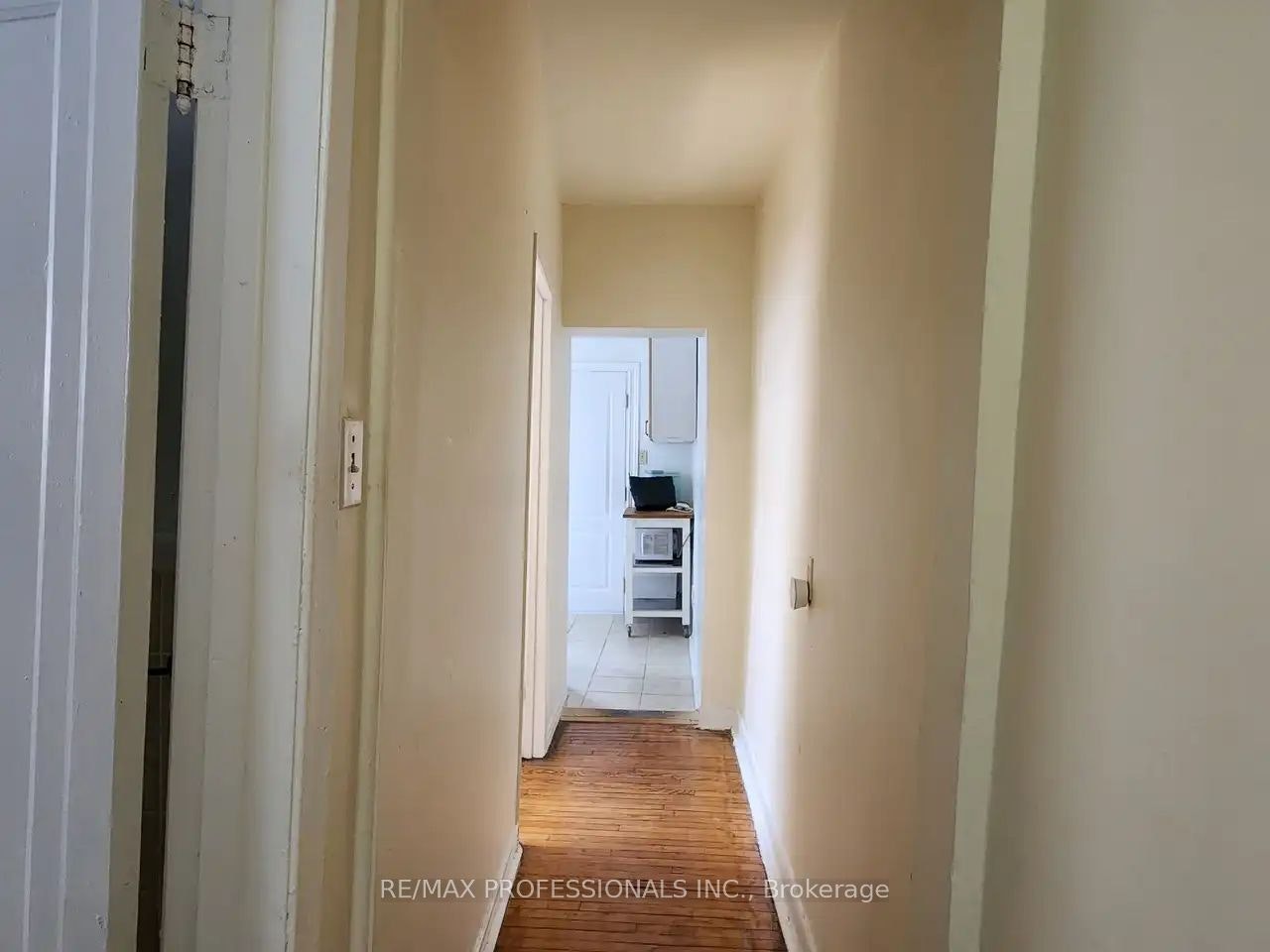 MAIN LEVEL-150 Robert Street, Toronto, ON, M5S 2K3 - 9