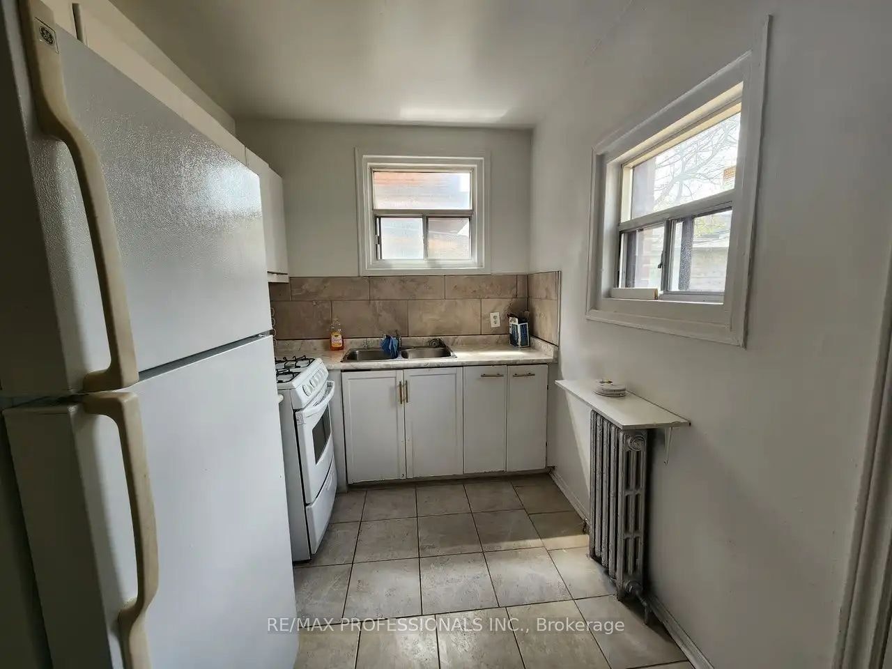 MAIN LEVEL-150 Robert Street, Toronto, ON, M5S 2K3 - 12