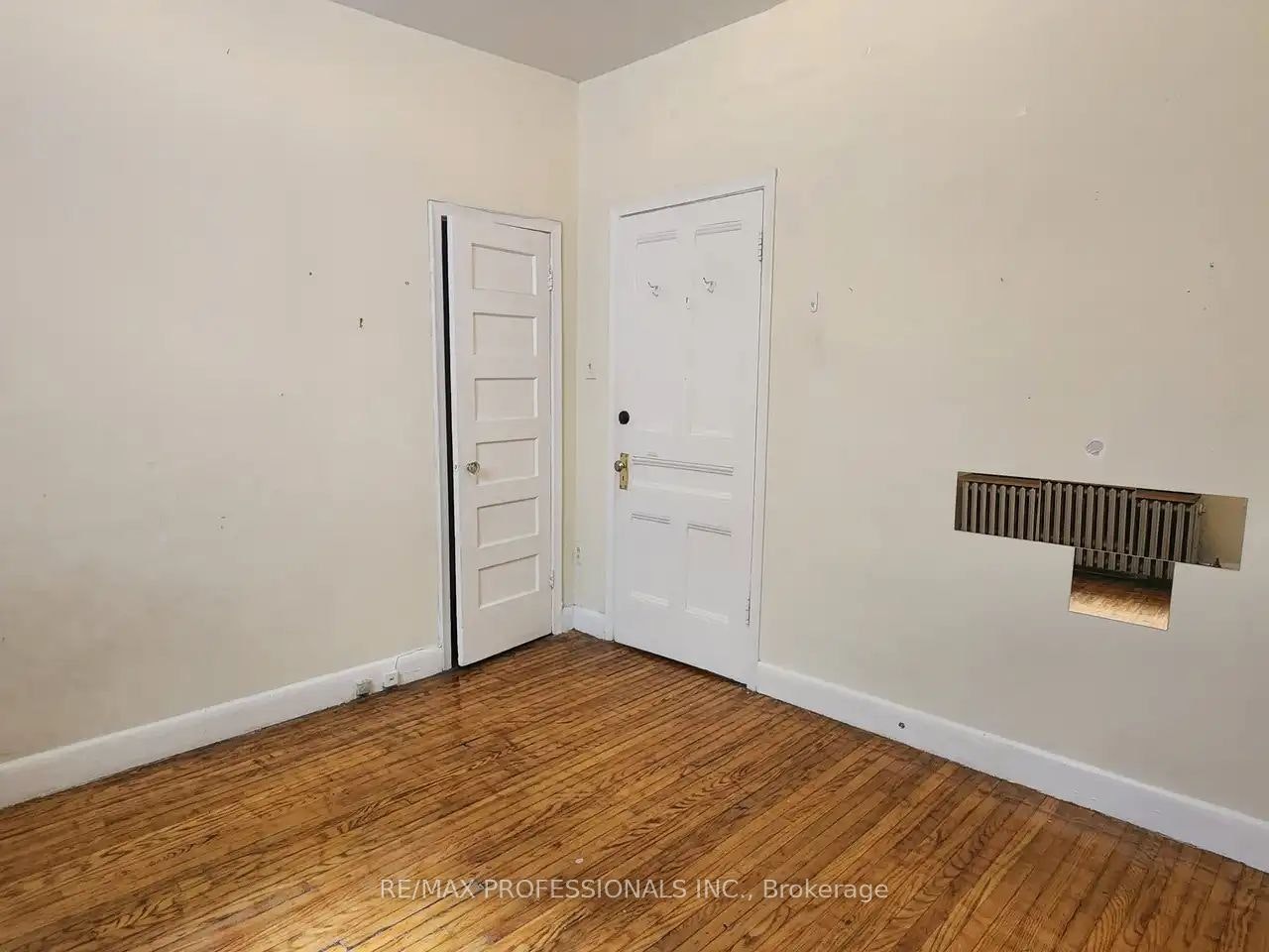 MAIN LEVEL-150 Robert Street, Toronto, ON, M5S 2K3 - 5
