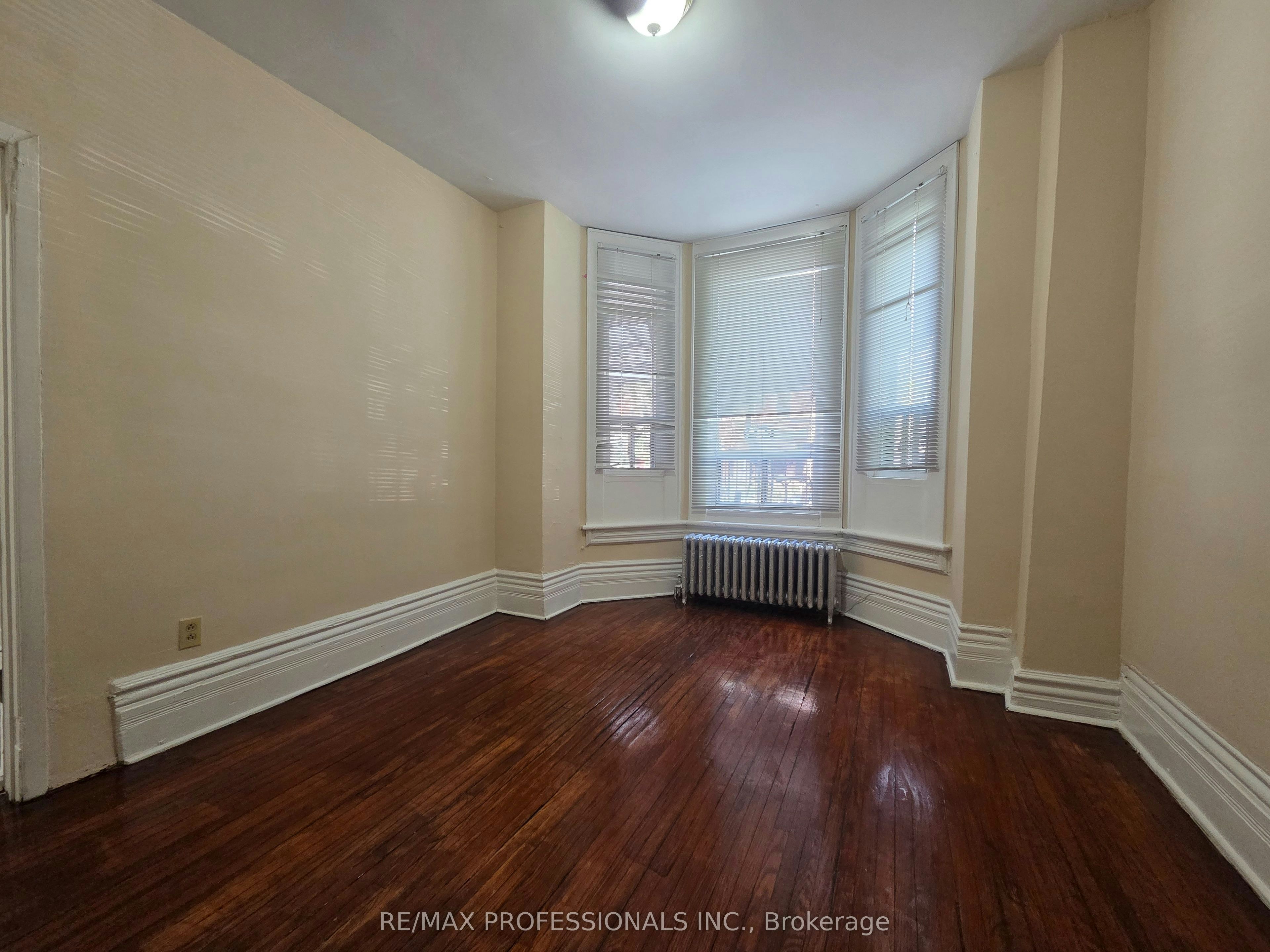 MAIN LEVEL-150 Robert Street, Toronto, ON, M5S 2K3
