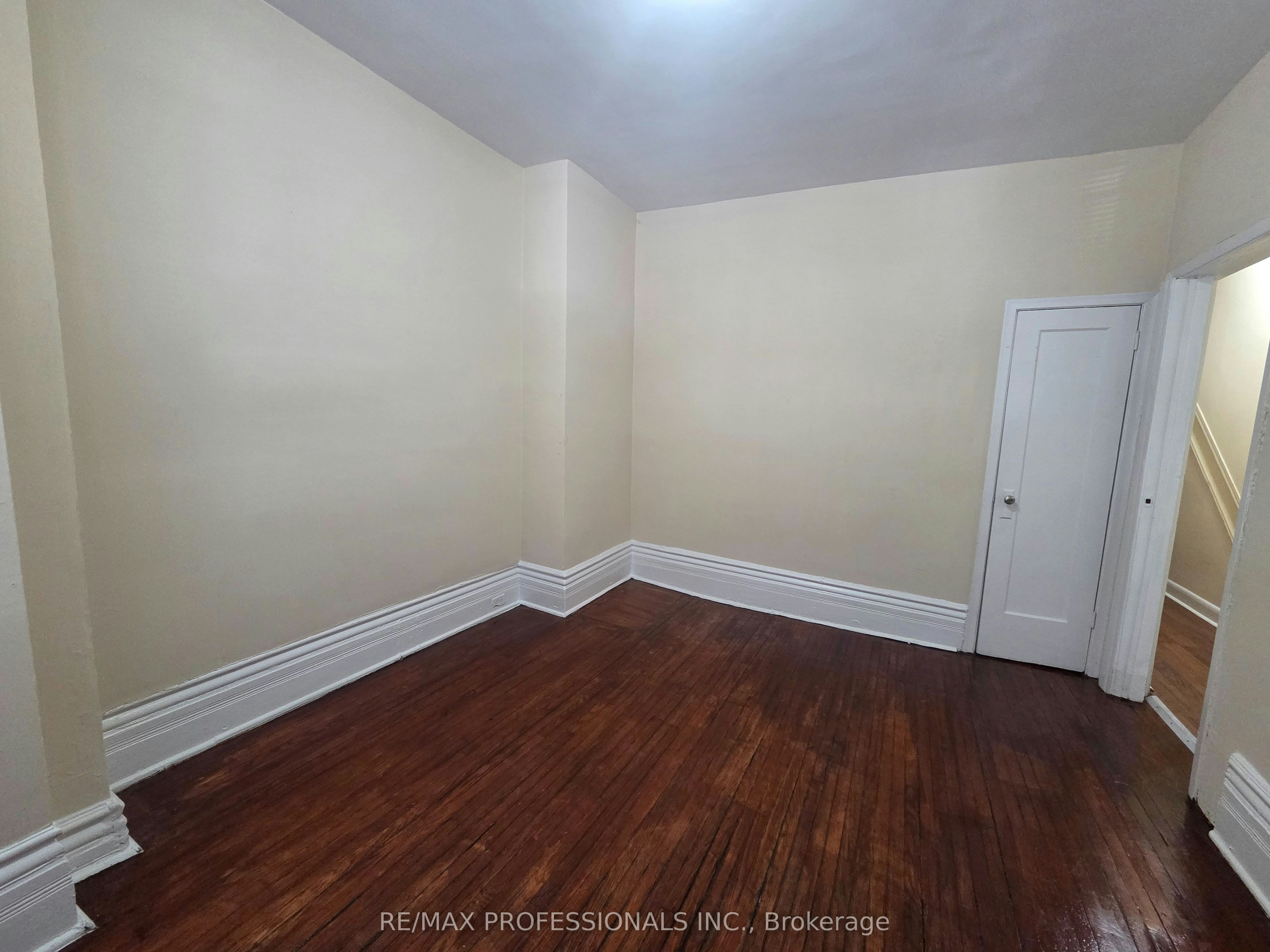 MAIN LEVEL-150 Robert Street, Toronto, ON, M5S 2K3