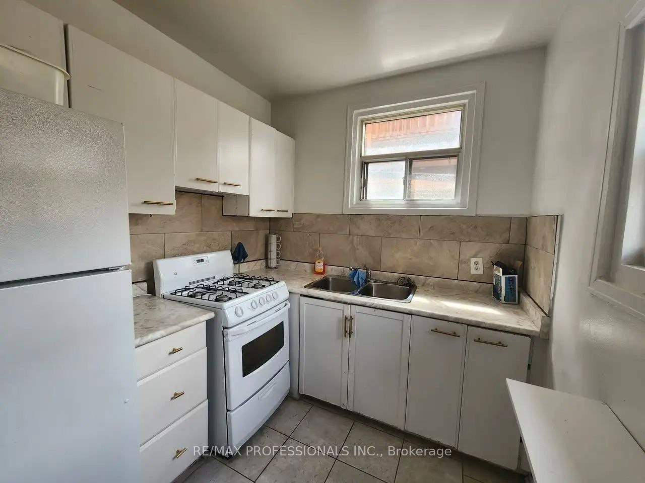 MAIN LEVEL-150 Robert Street, Toronto, ON, M5S 2K3 - 13