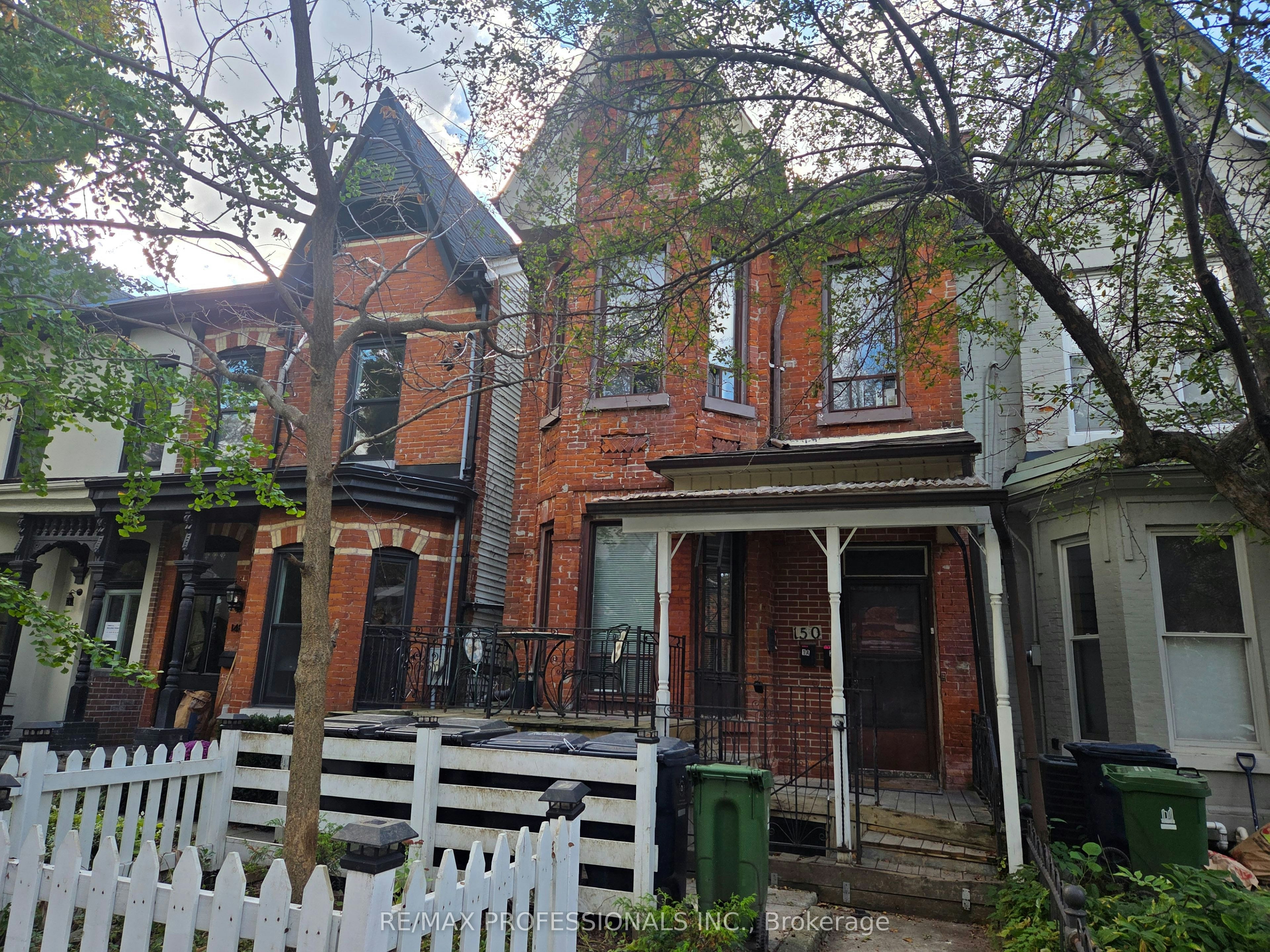 MAIN LEVEL-150 Robert Street, Toronto, ON, M5S 2K3