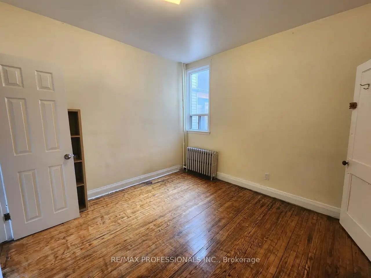 MAIN LEVEL-150 Robert Street, Toronto, ON, M5S 2K3 - 3
