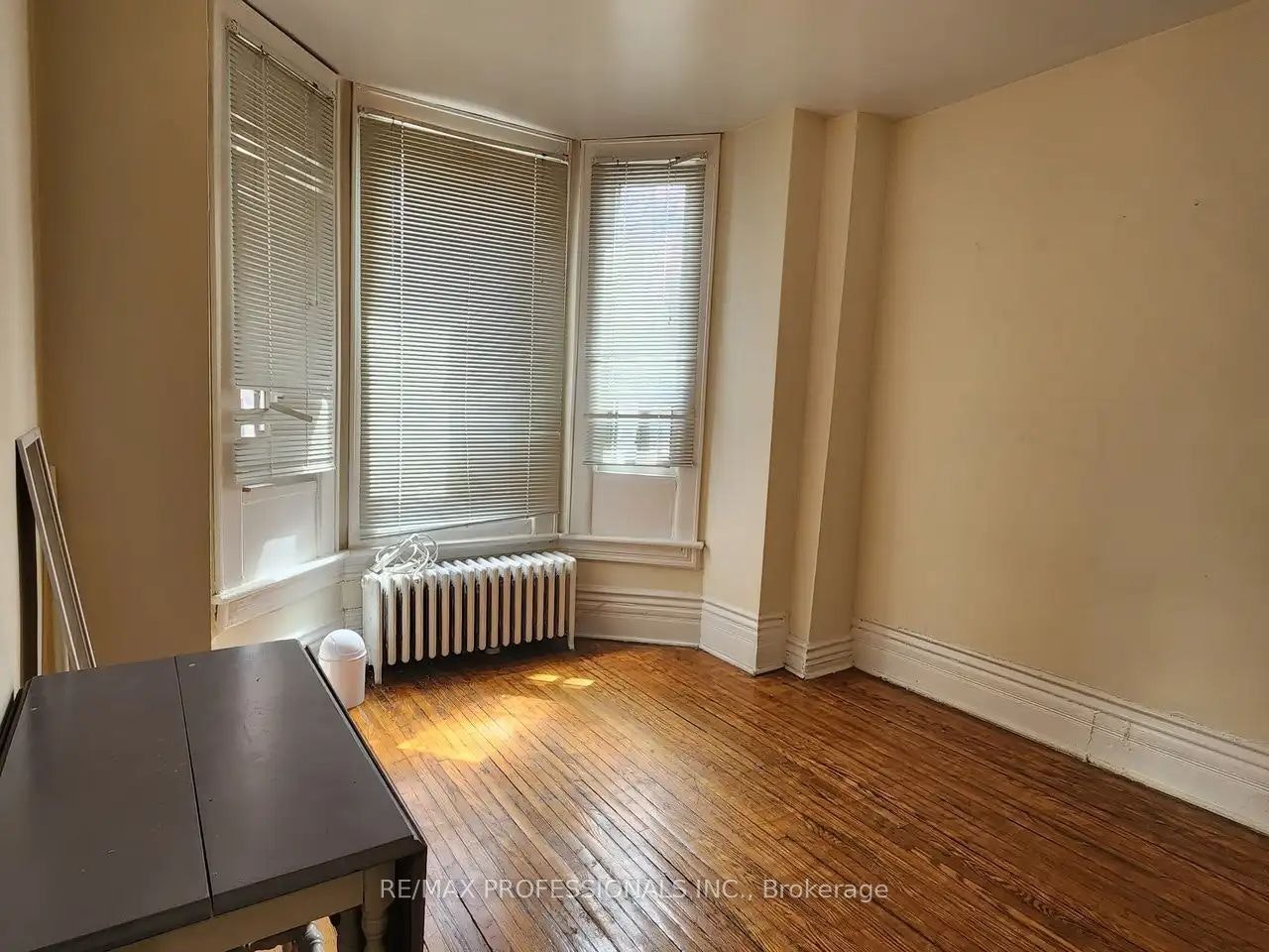 MAIN LEVEL-150 Robert Street, Toronto, ON, M5S 2K3 - 2