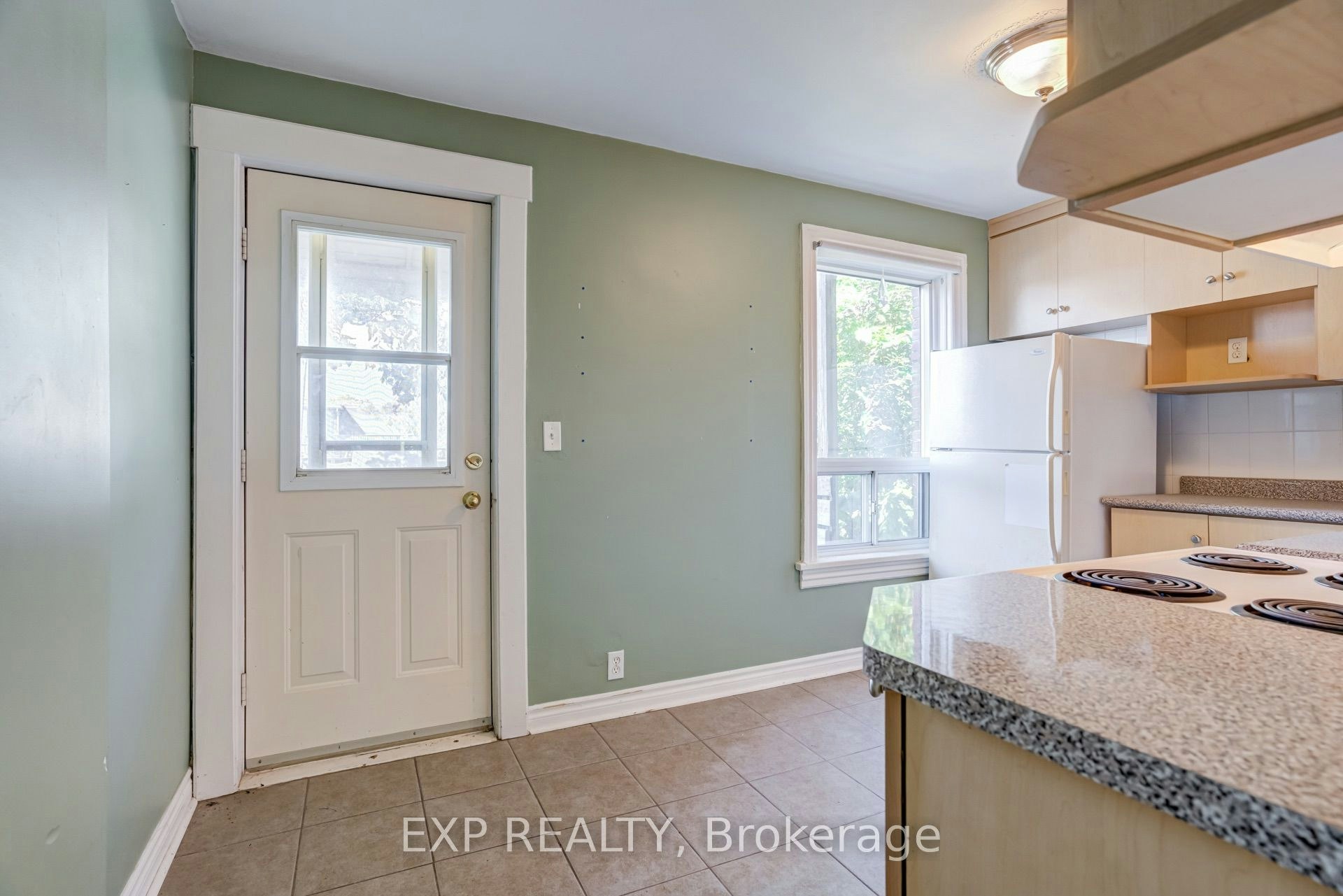 2nd & 3rd-196 Beatrice Street, Toronto, ON, M6G 3G1 - 2