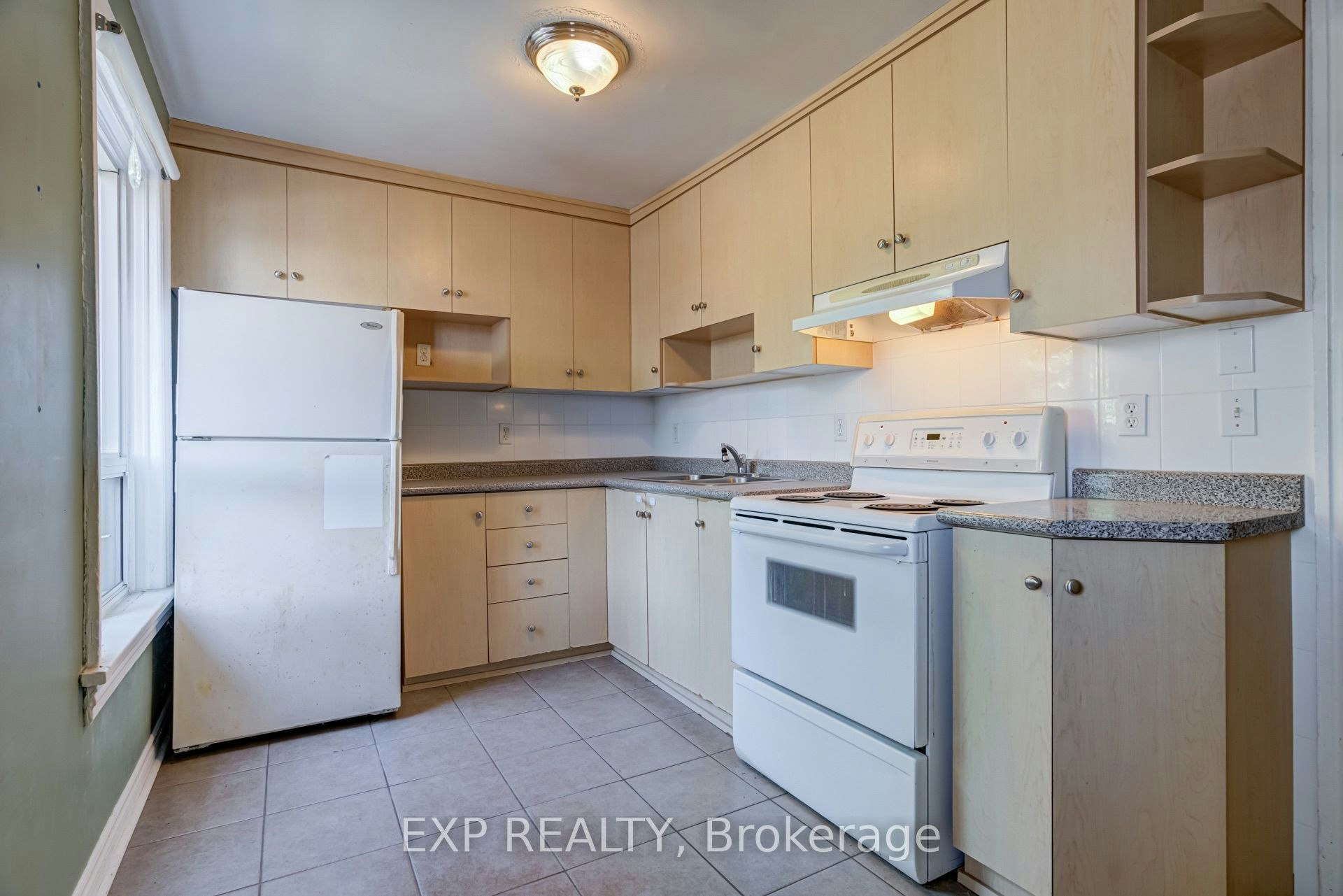 2nd & 3rd-196 Beatrice Street, Toronto, ON, M6G 3G1 - 3