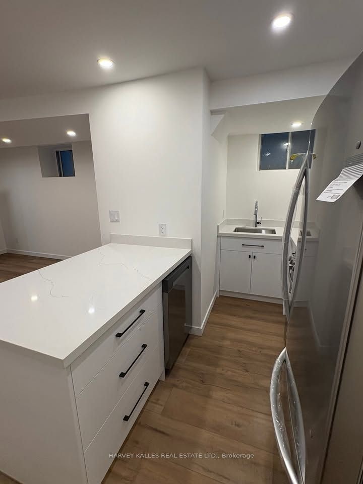 Lower-557 Crawford Street, Toronto, ON, M6G 3J9 - 4