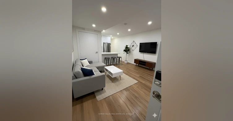 Lower-557 Crawford Street, Toronto, ON, M6G 3J9