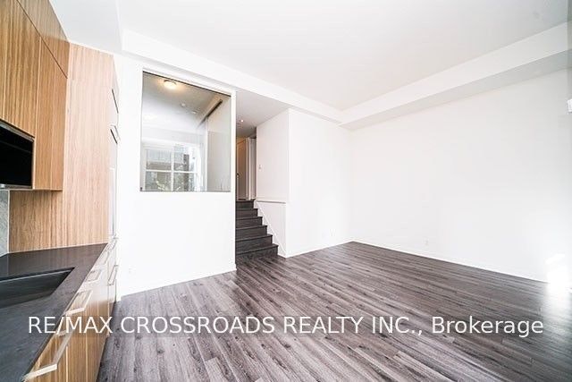 Th05-58 Queens Wharf Road, Toronto, ON, M5V 0J9 - 6