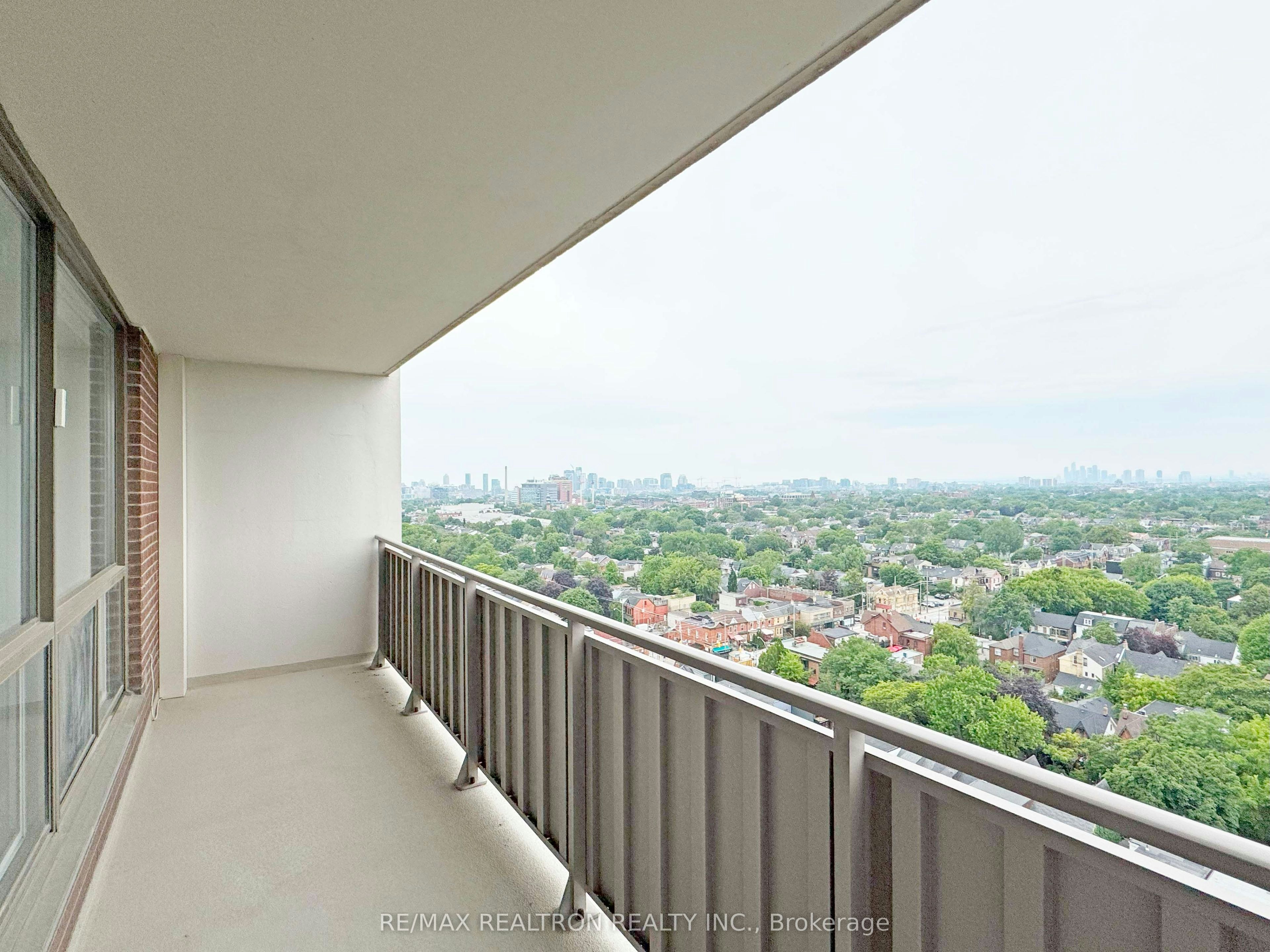 2402-666 Spadina Avenue, Toronto, ON, M5S 2H8 - 8