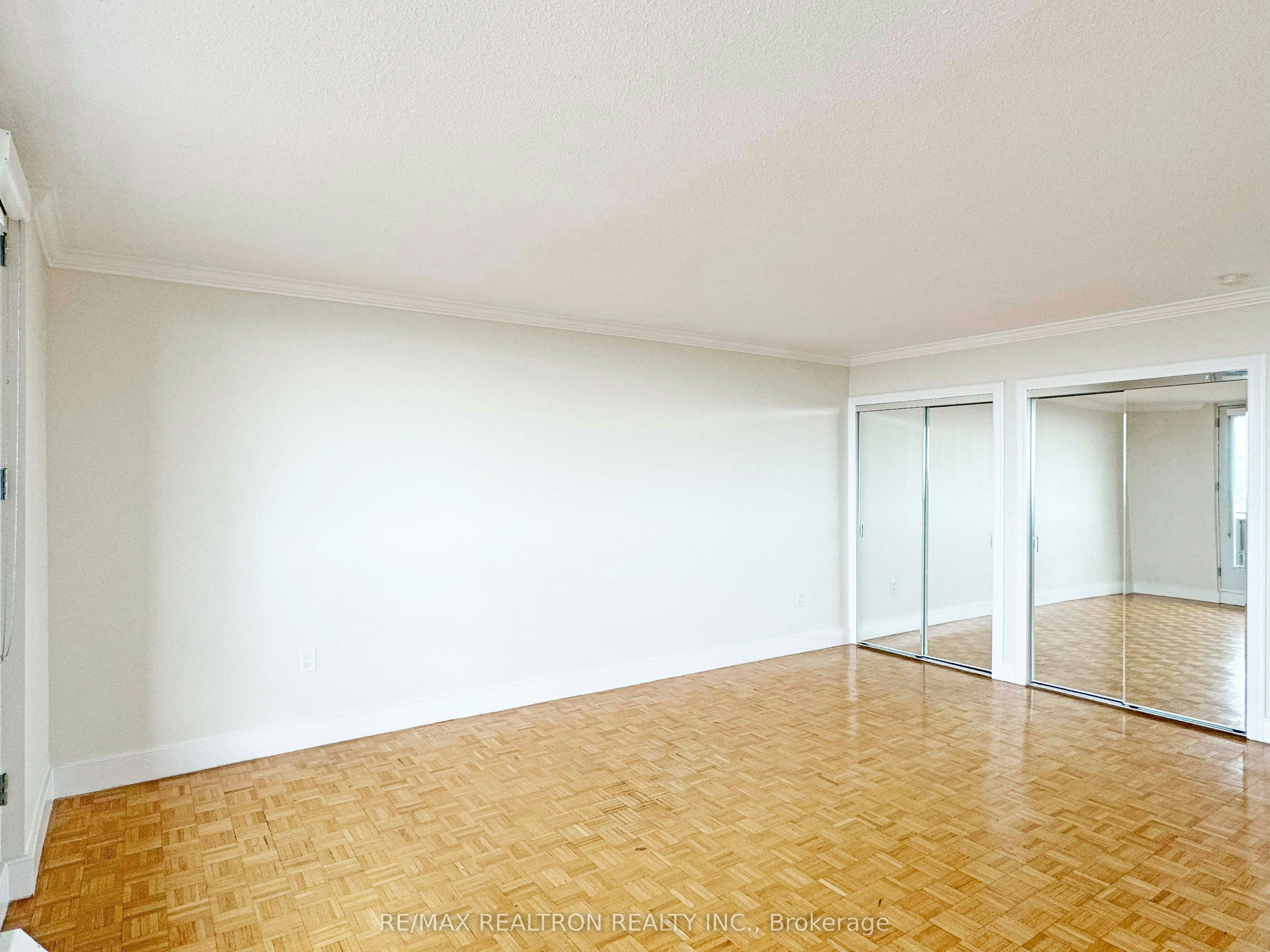 2402-666 Spadina Avenue, Toronto, ON, M5S 2H8 - 4