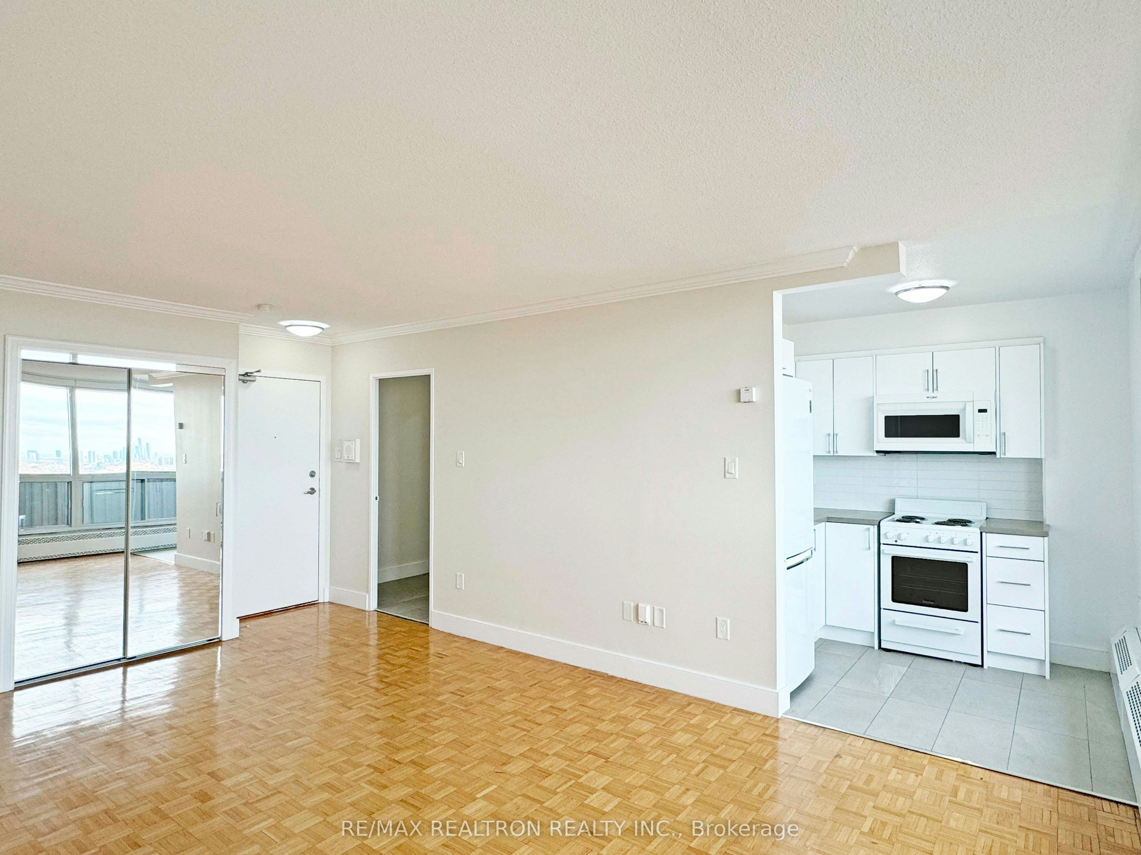 2402-666 Spadina Avenue, Toronto, ON, M5S 2H8 - 2