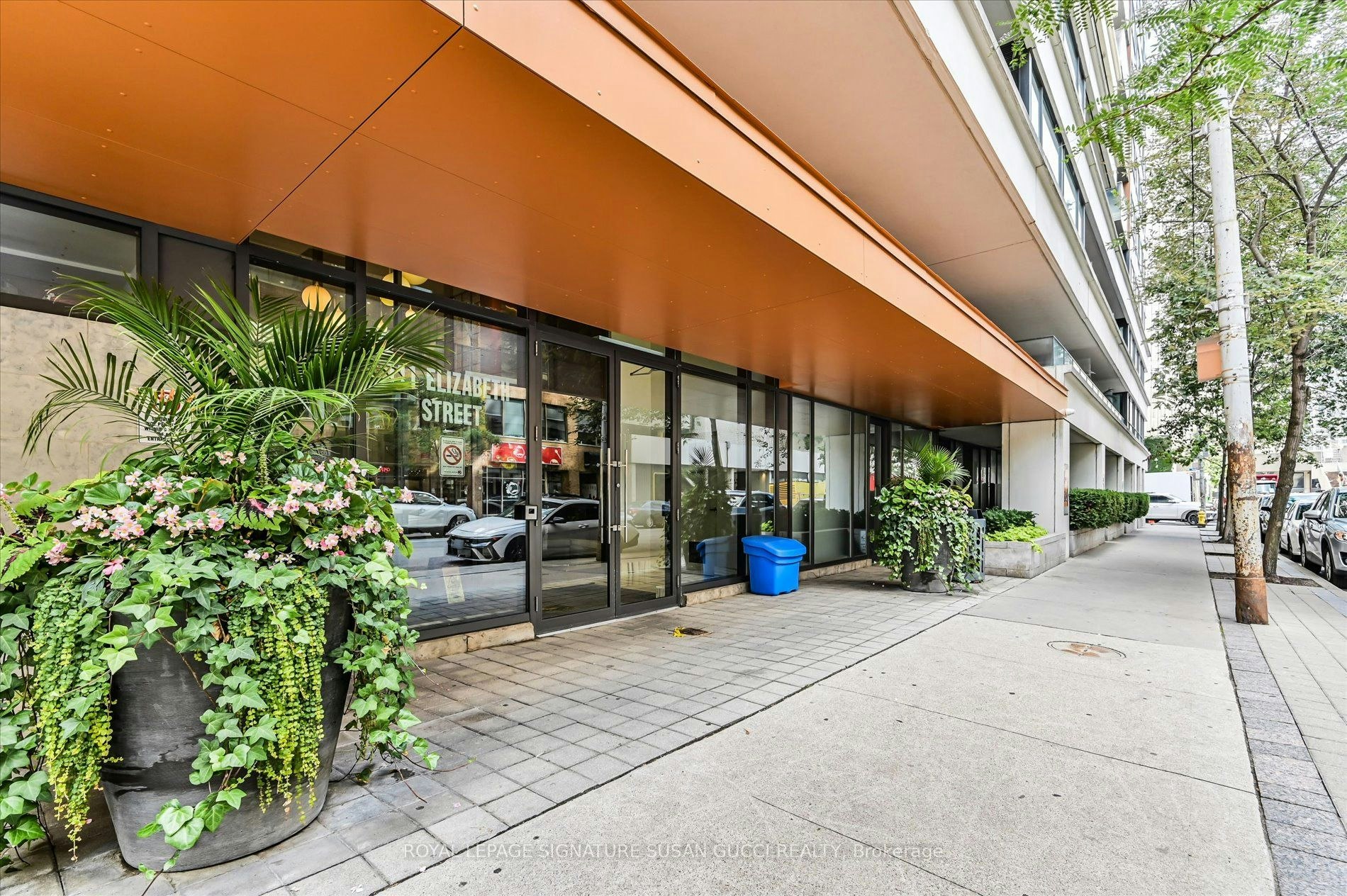 1825-111 Elizabeth Street, Toronto, ON, M5G 1P7 - 2
