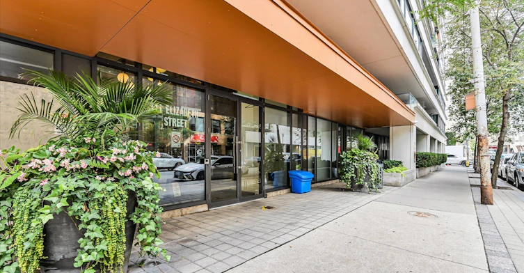 1825-111 Elizabeth Street, Toronto, ON, M5G 1P7 - 2