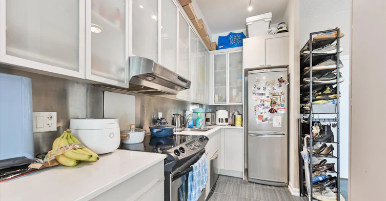 1825-111 Elizabeth Street, Toronto, ON, M5G 1P7 - 11