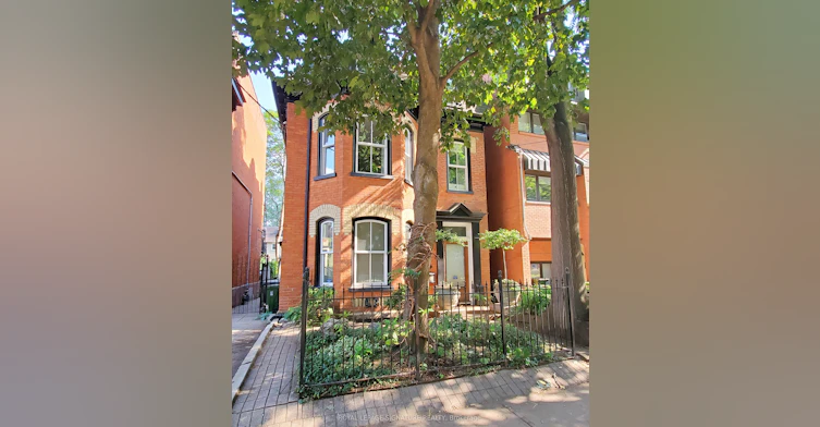 Upper-47 Gloucester Street, Toronto, ON, M4Y 1L8