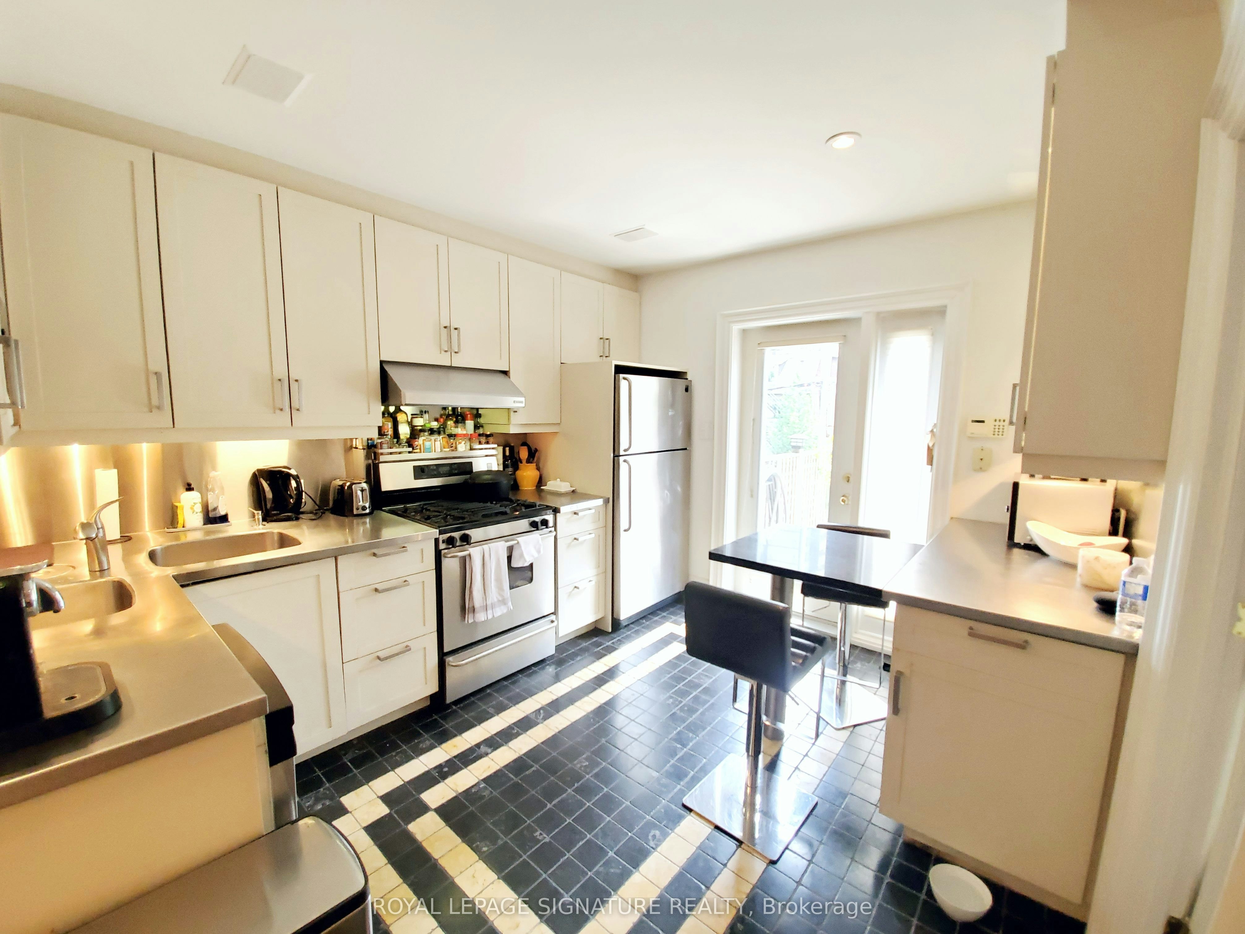 Upper-47 Gloucester Street, Toronto, ON, M4Y 1L8 - 9
