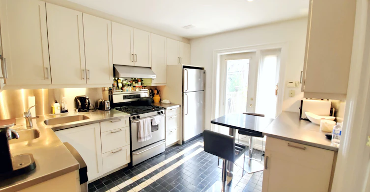 Upper-47 Gloucester Street, Toronto, ON, M4Y 1L8 - 9
