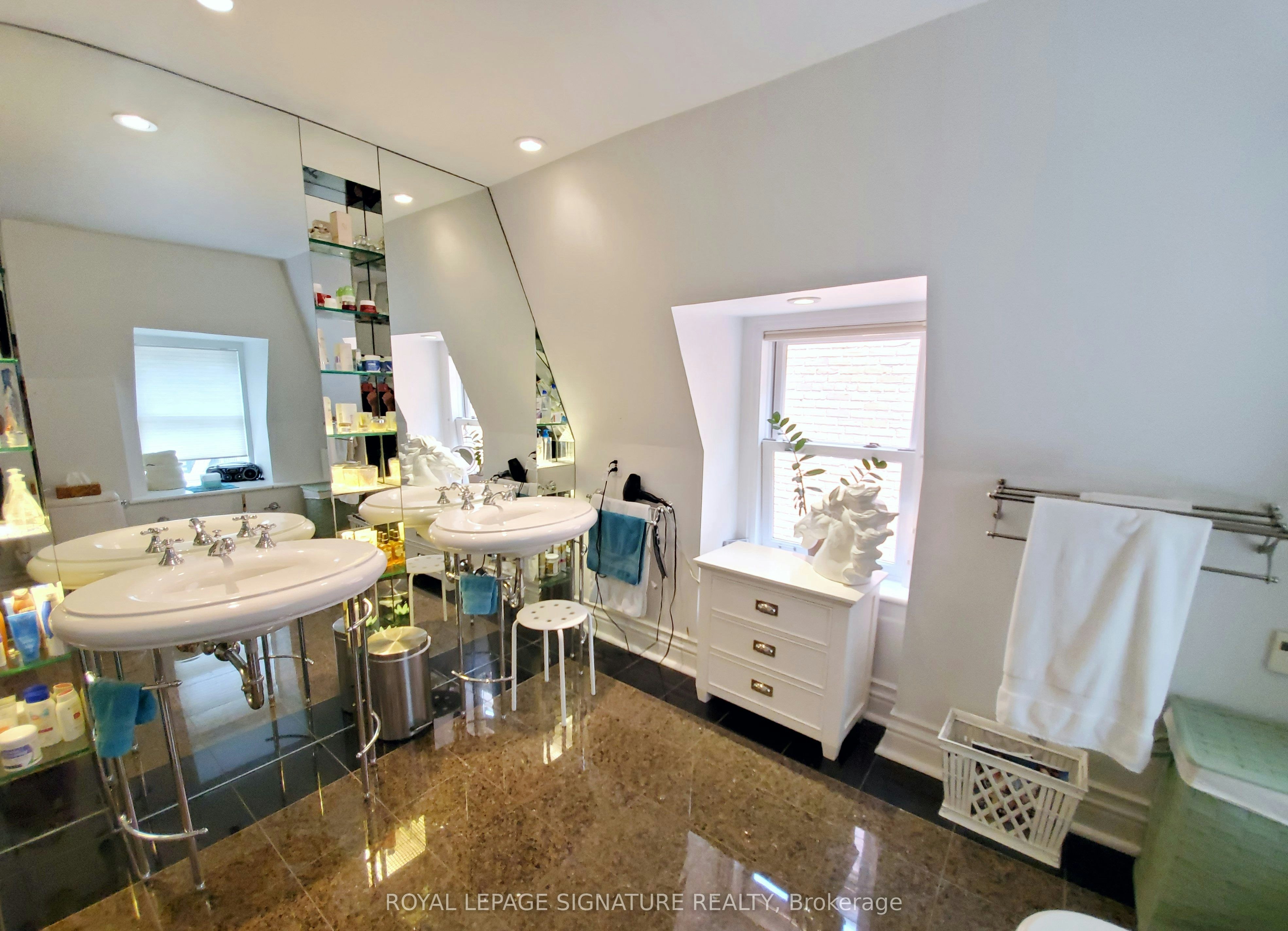 Upper-47 Gloucester Street, Toronto, ON, M4Y 1L8 - 21