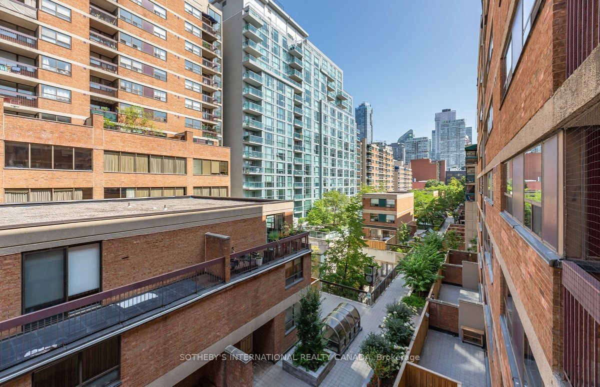 520-89 Mccaul Street, Toronto, ON, M5T 2X3 - 18