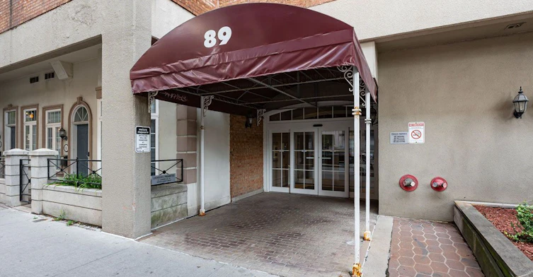 520-89 Mccaul Street, Toronto, ON, M5T 2X3