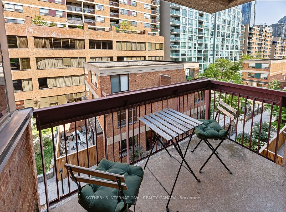 520-89 Mccaul Street, Toronto, ON, M5T 2X3 - 8