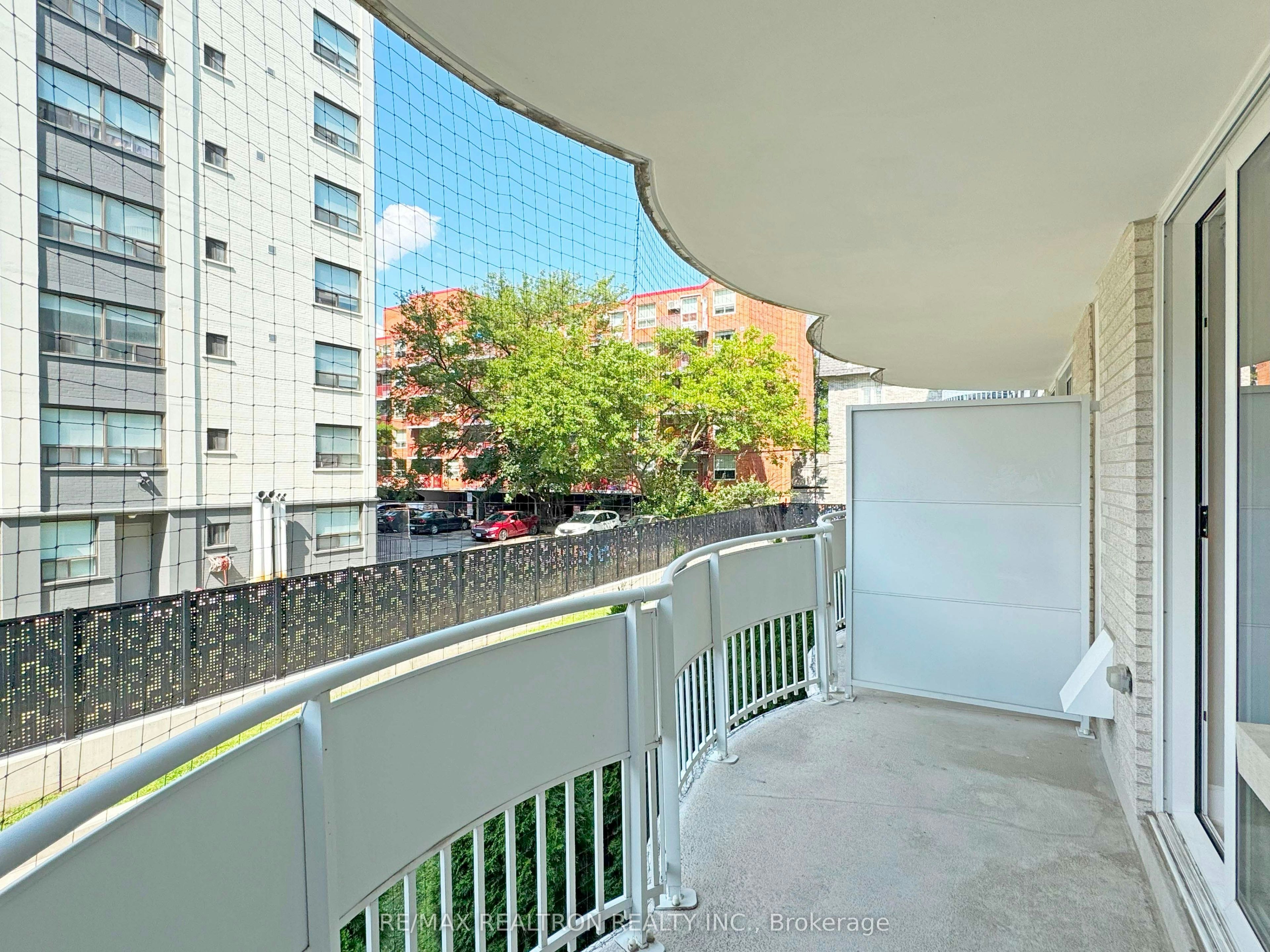 304-11 Walmer Road, Toronto, ON, M5R 2W9 - 9
