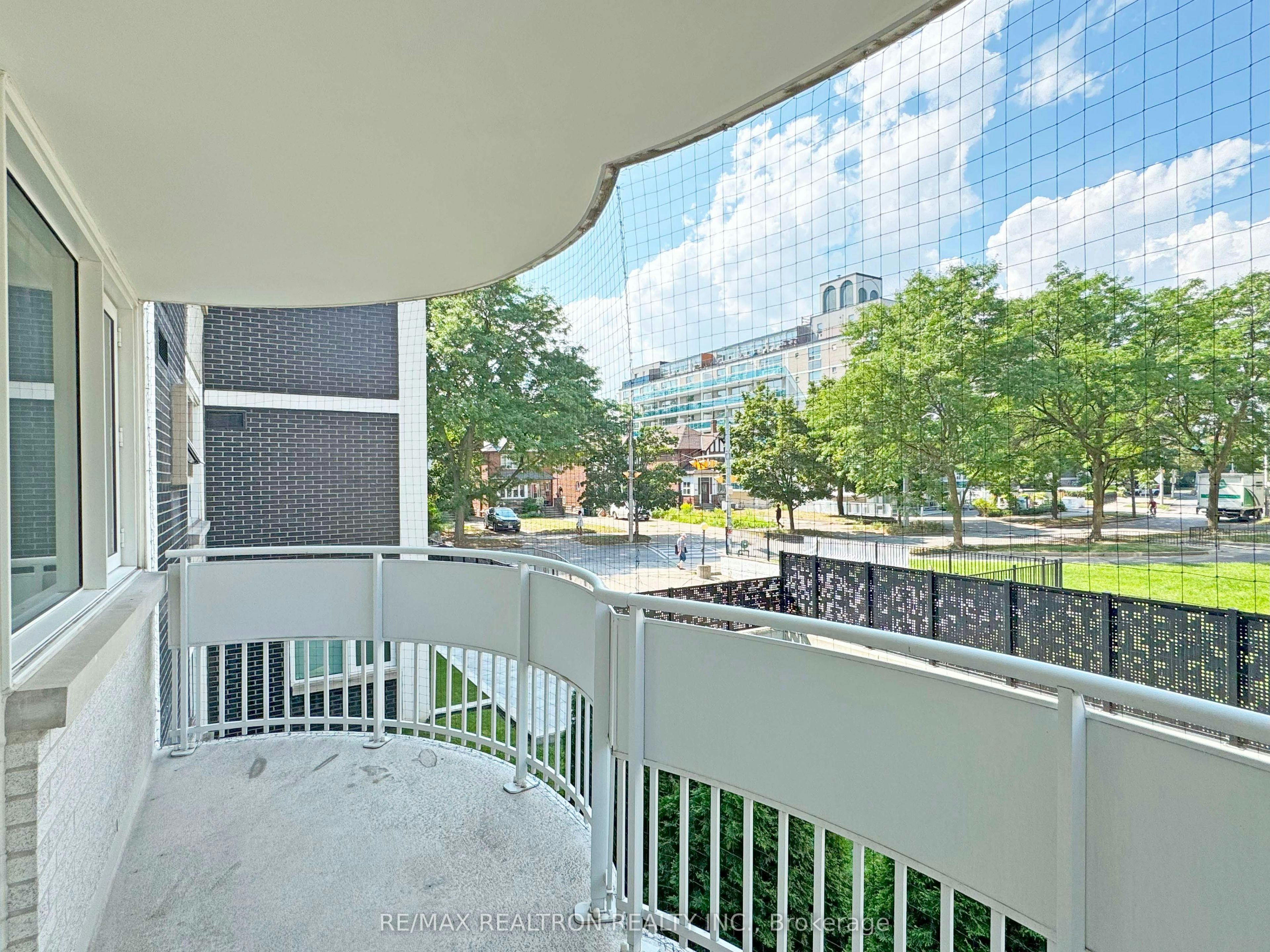 304-11 Walmer Road, Toronto, ON, M5R 2W9 - 8