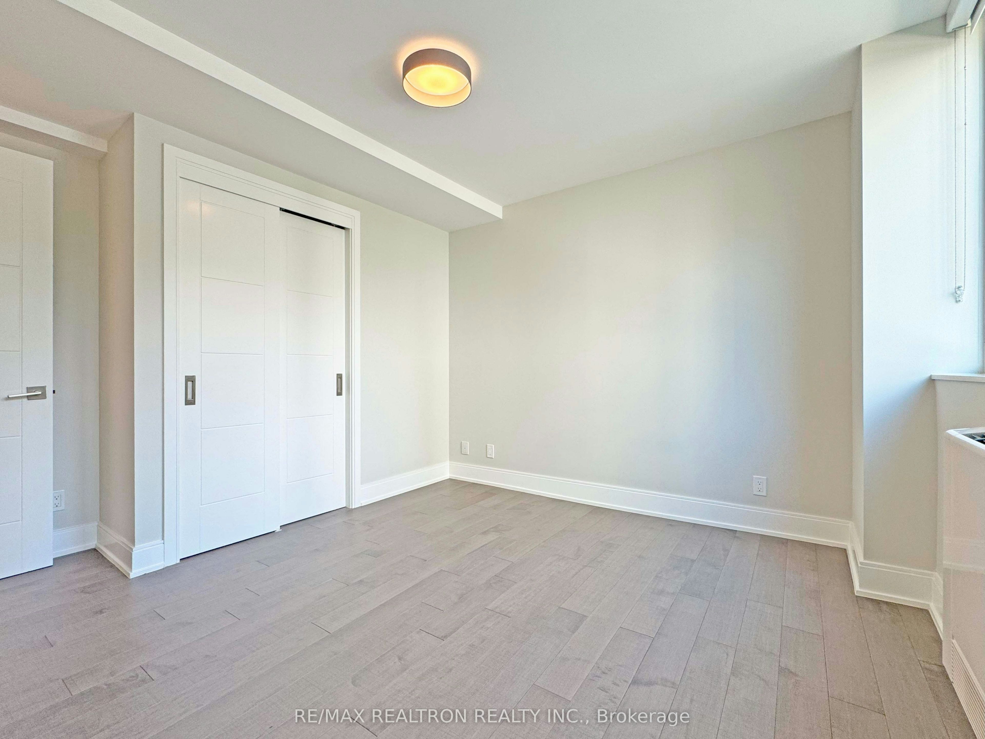 304-11 Walmer Road, Toronto, ON, M5R 2W9 - 5