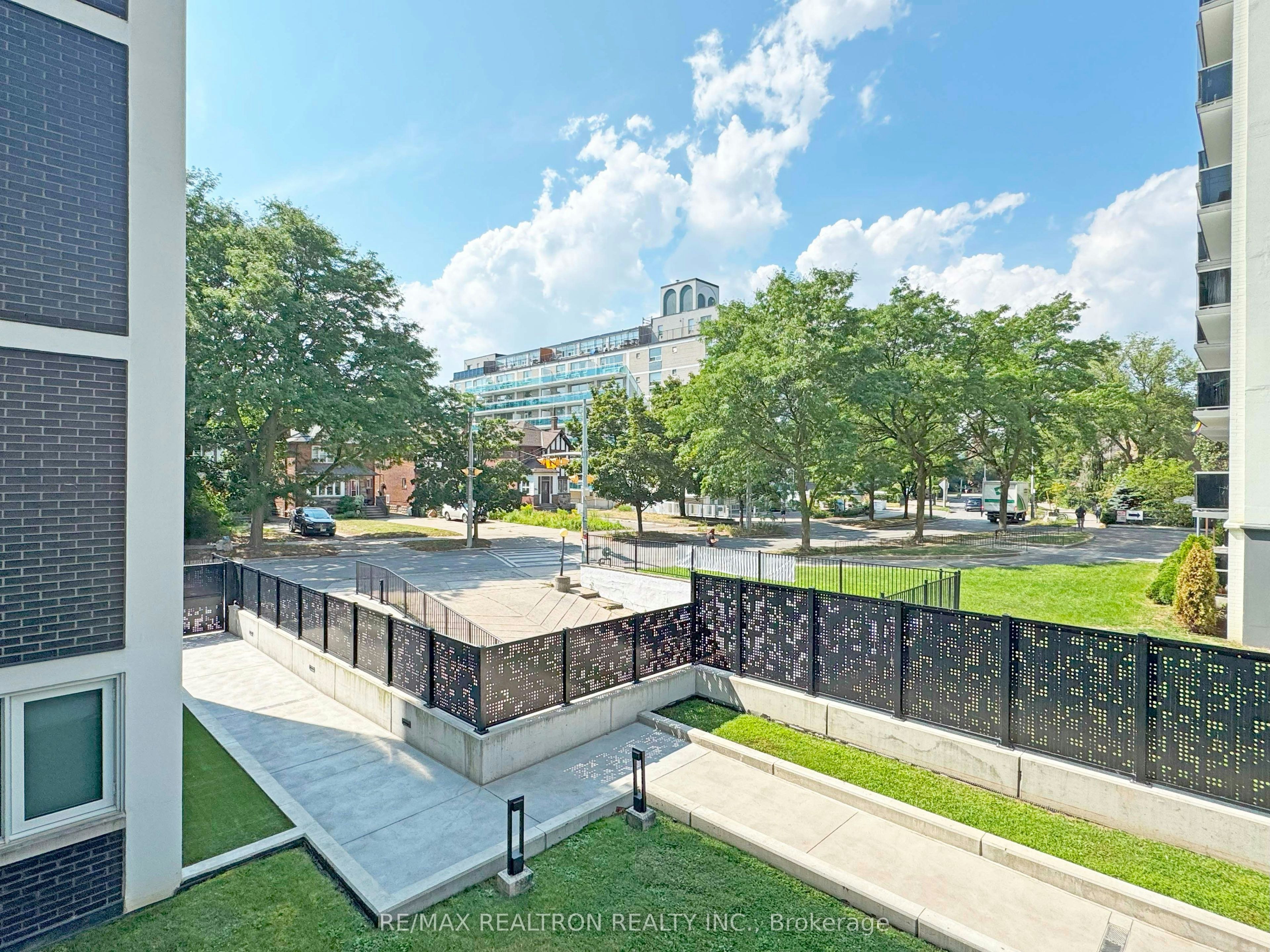 304-11 Walmer Road, Toronto, ON, M5R 2W9 - 10