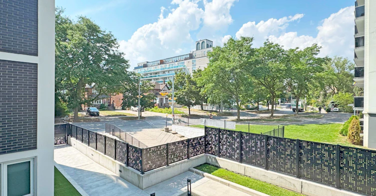 304-11 Walmer Road, Toronto, ON, M5R 2W9 - 10