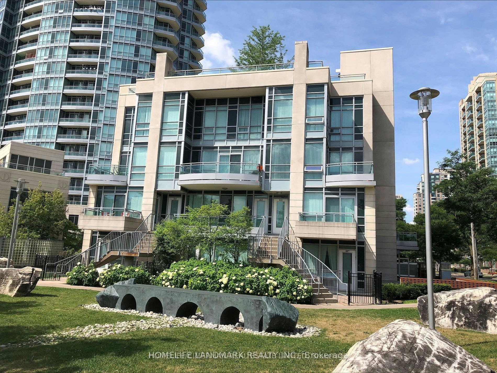 212-31 Olive Avenue, Toronto, ON, M2N 4N4