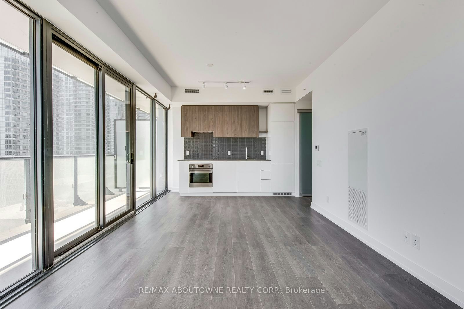 2010-161 Roehampton Avenue, Toronto, ON, M4P 0C8 - 10