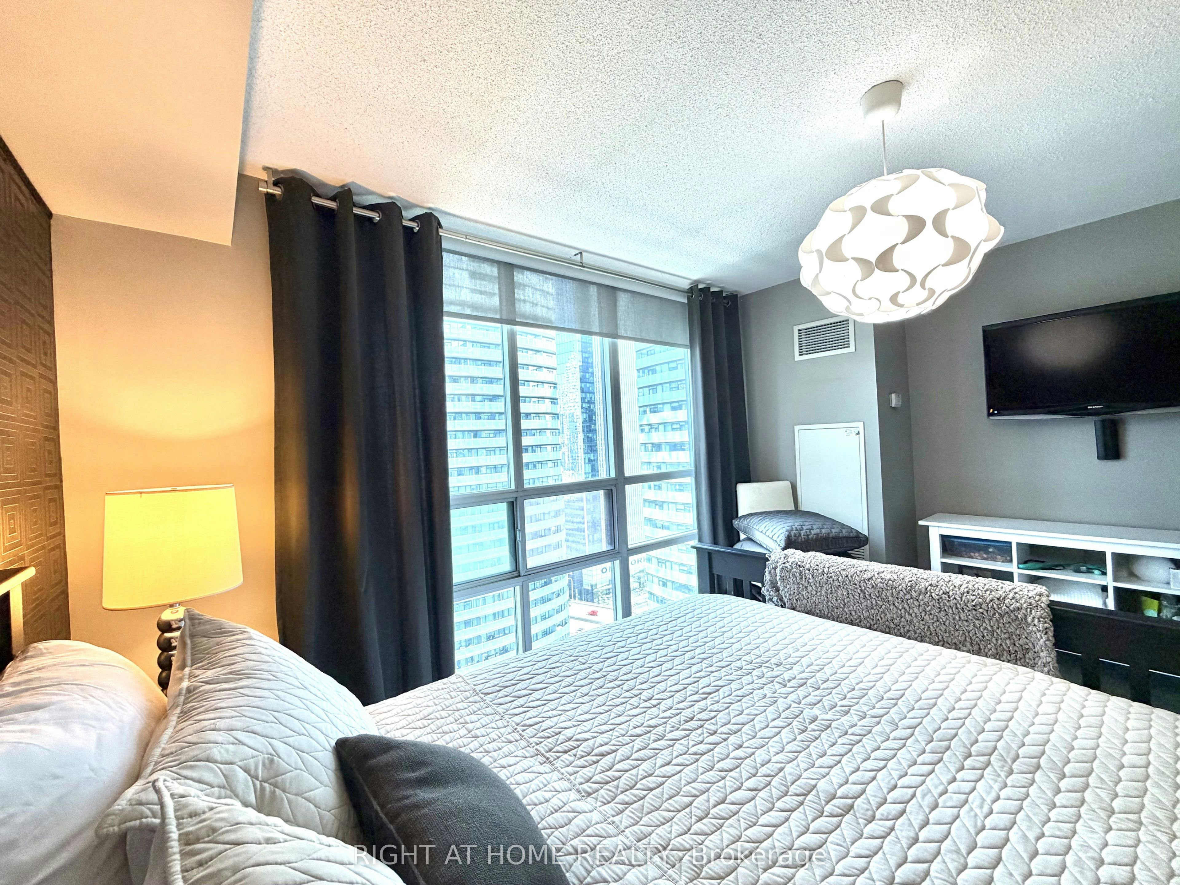 2910-30 Grand Trunk Crescent, Toronto, ON, M5J 3A4 - 18